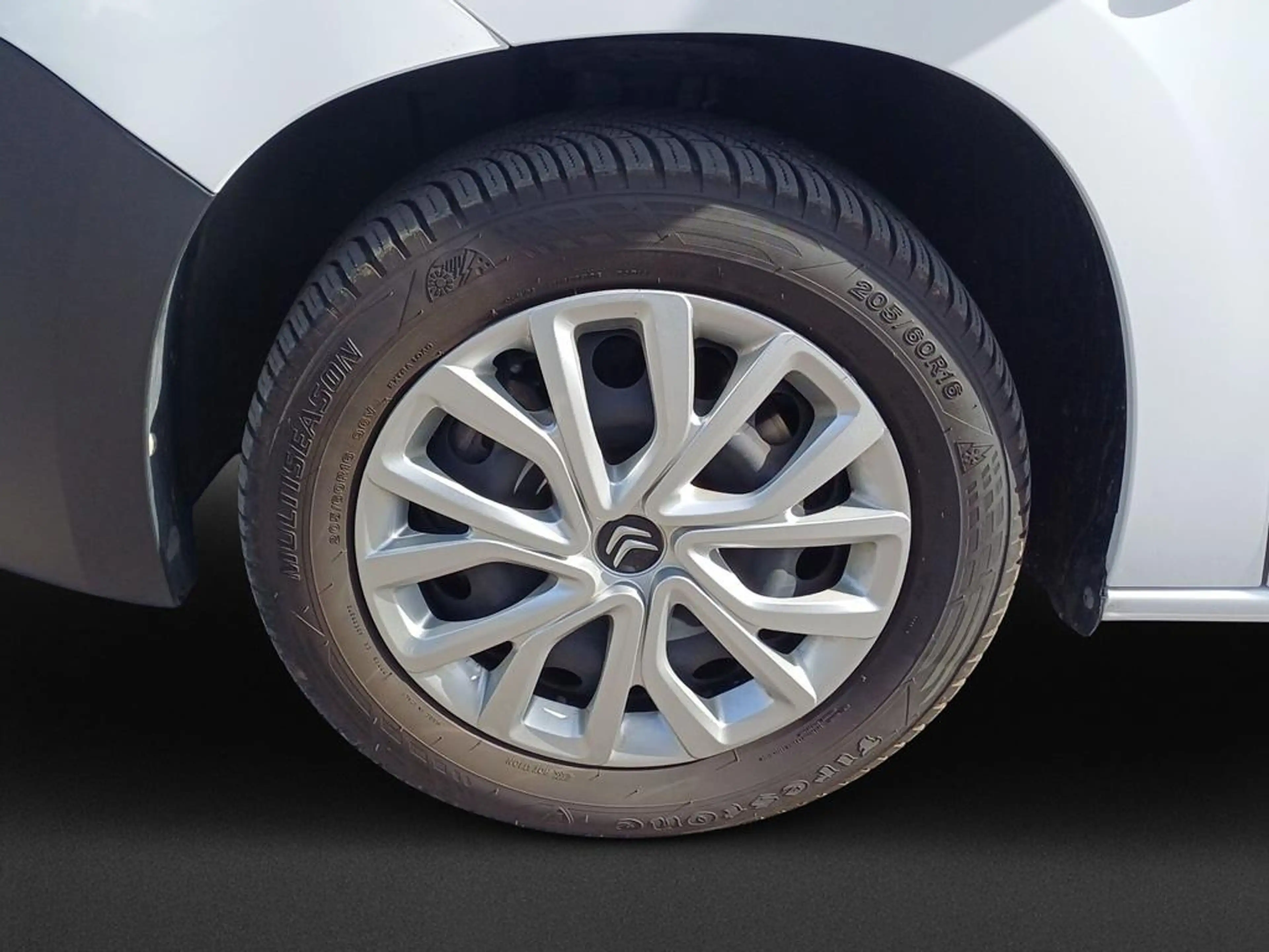 Citroen Berlingo XL PureTech 110 Live — photo 7