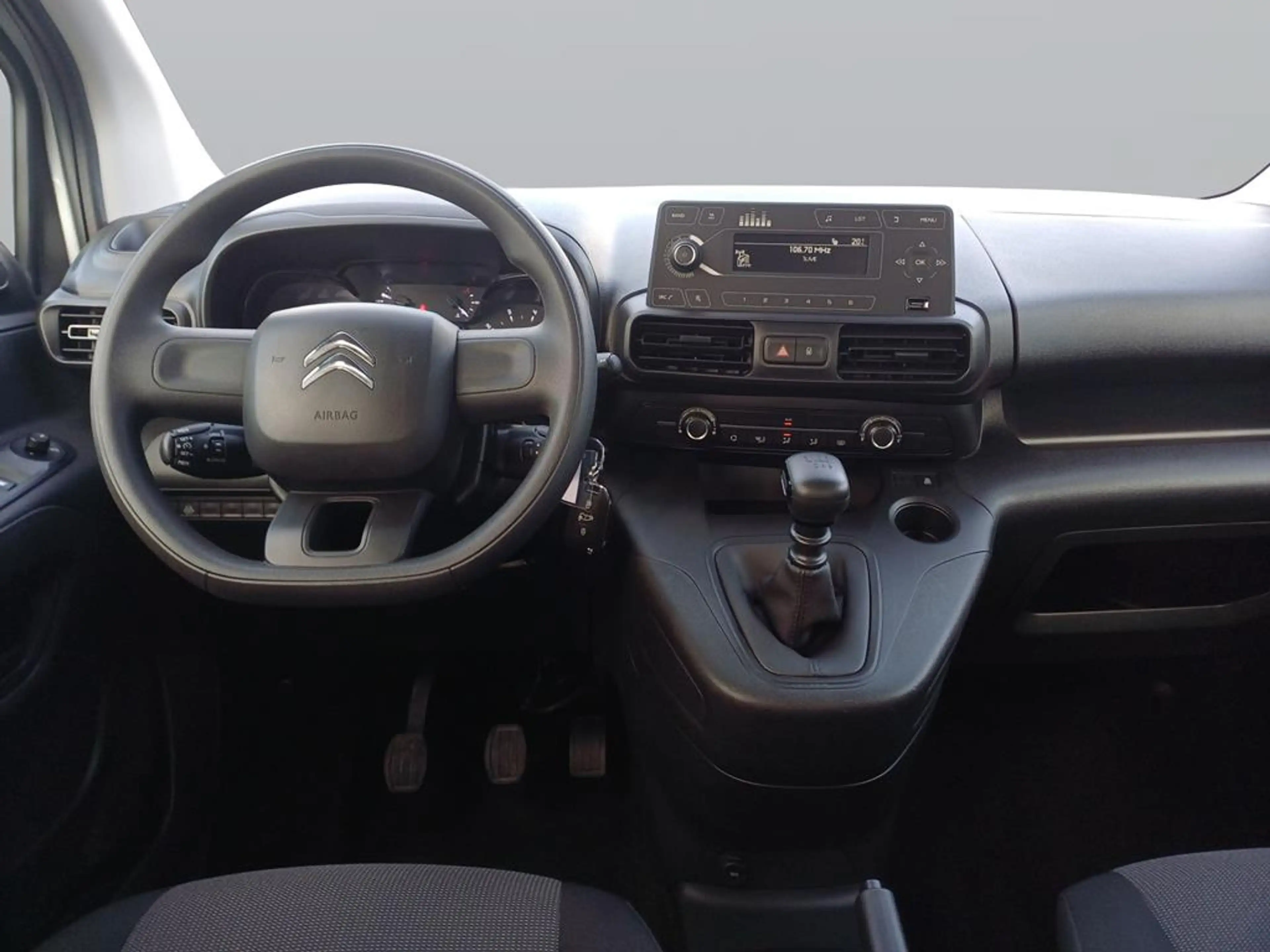 Citroen Berlingo XL PureTech 110 Live — photo 9