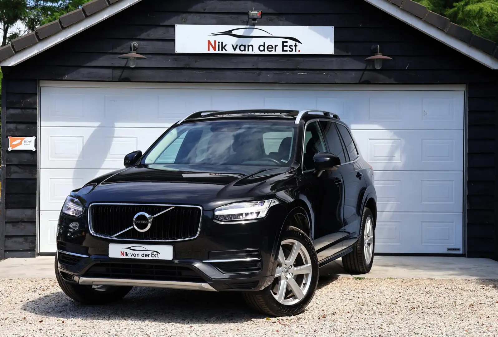 Volvo XC90 2.0 T8 Twin Engine AWD Momentum-Pano-BLIS-Stoelver Zwart - 1