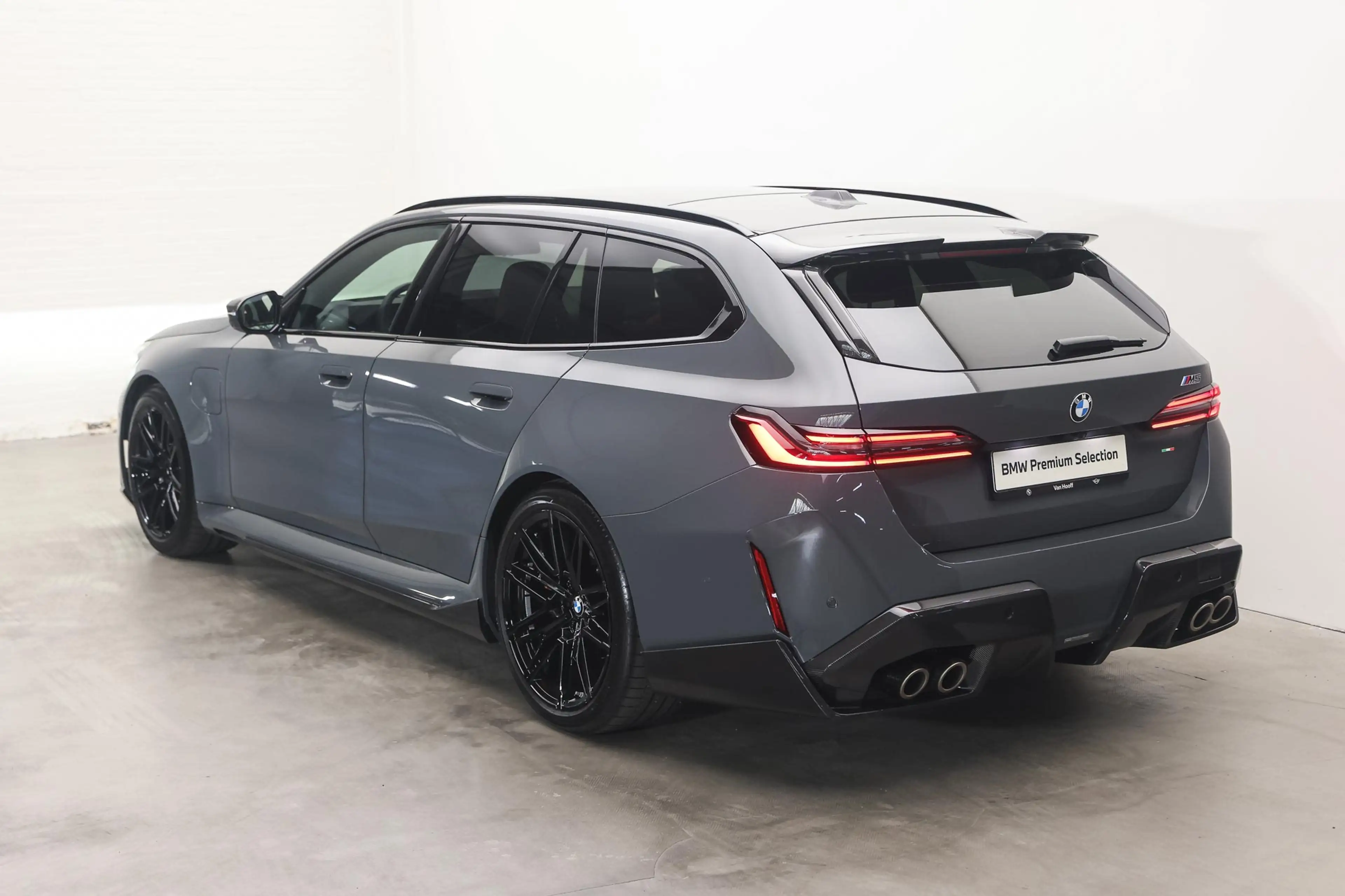 BMW M5 Touring Automaat / Panoramadak / M Drive Professio — photo 2