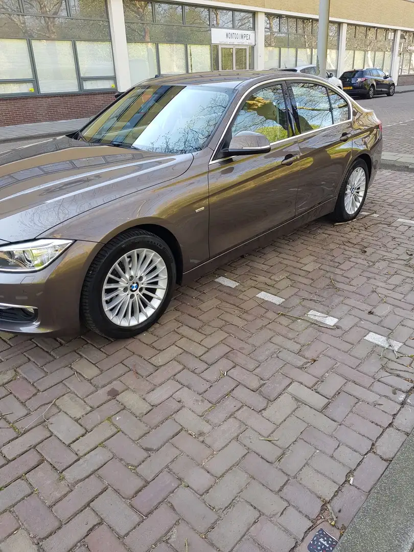 BMW 330 320i High Executive Bruin - 1