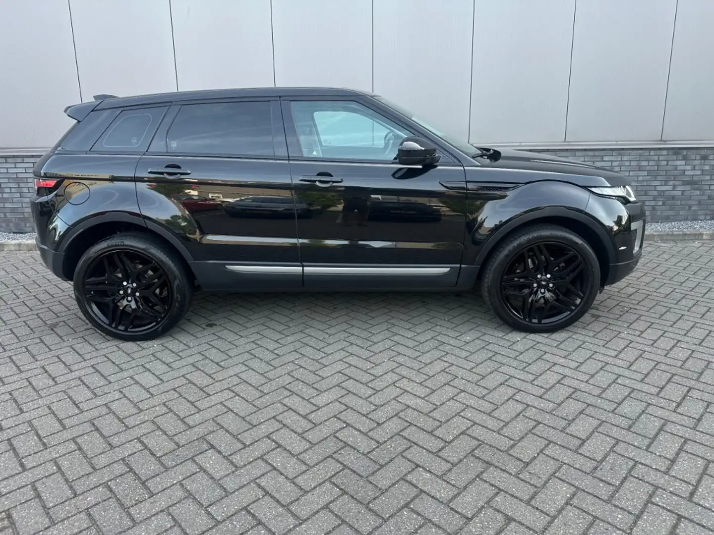 Land Rover Range Rover Evoque 2.0 TD4 Urban Series Pure+Pano Schwarz - 2
