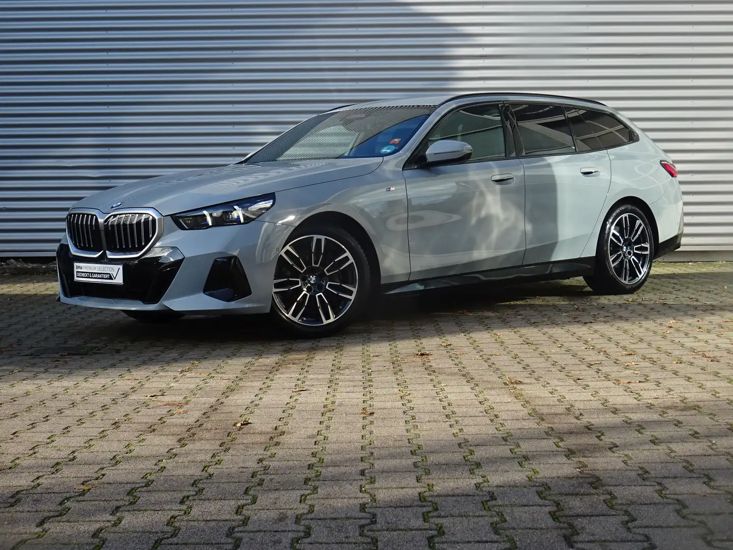 BMW 540 d xDrive Tour. M Sport AB-Assist AHK B&W 360° Grau - 2