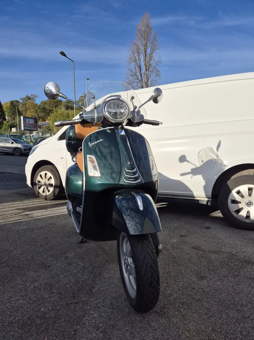 Vespa GTS 300 Vert - 1