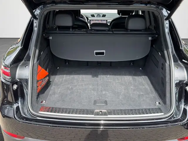 Porsche Cayenne view 8