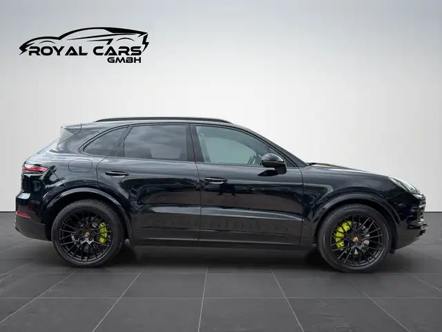 Porsche Cayenne view 6