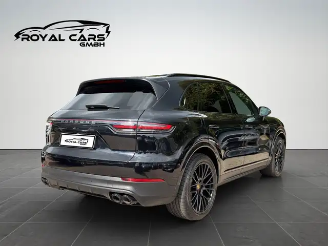 Porsche Cayenne view 9