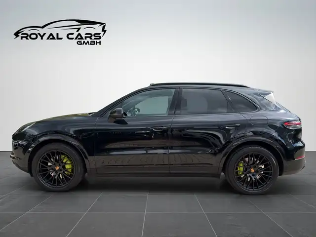 Porsche Cayenne view 4