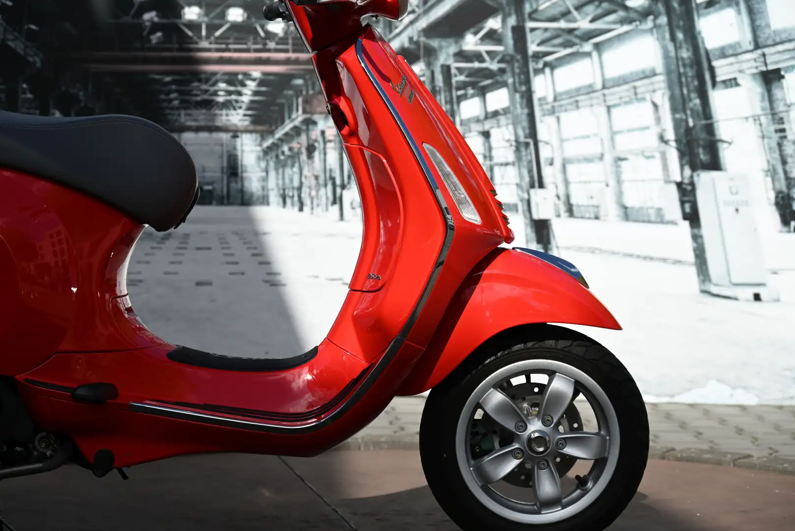 Vespa Primavera 125 Rosso - 2