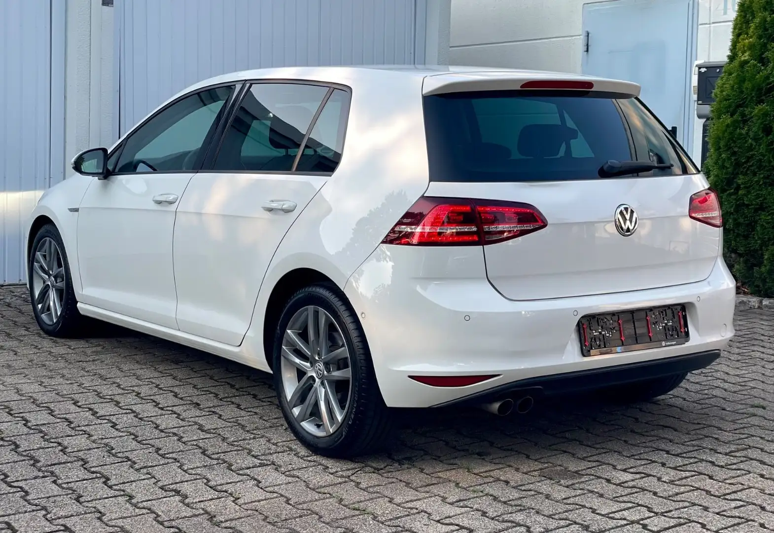 Volkswagen Golf VII Lim. Cup 2.0TDI |DSG|Bi-Xenon|LED|PDC| Wit - 2