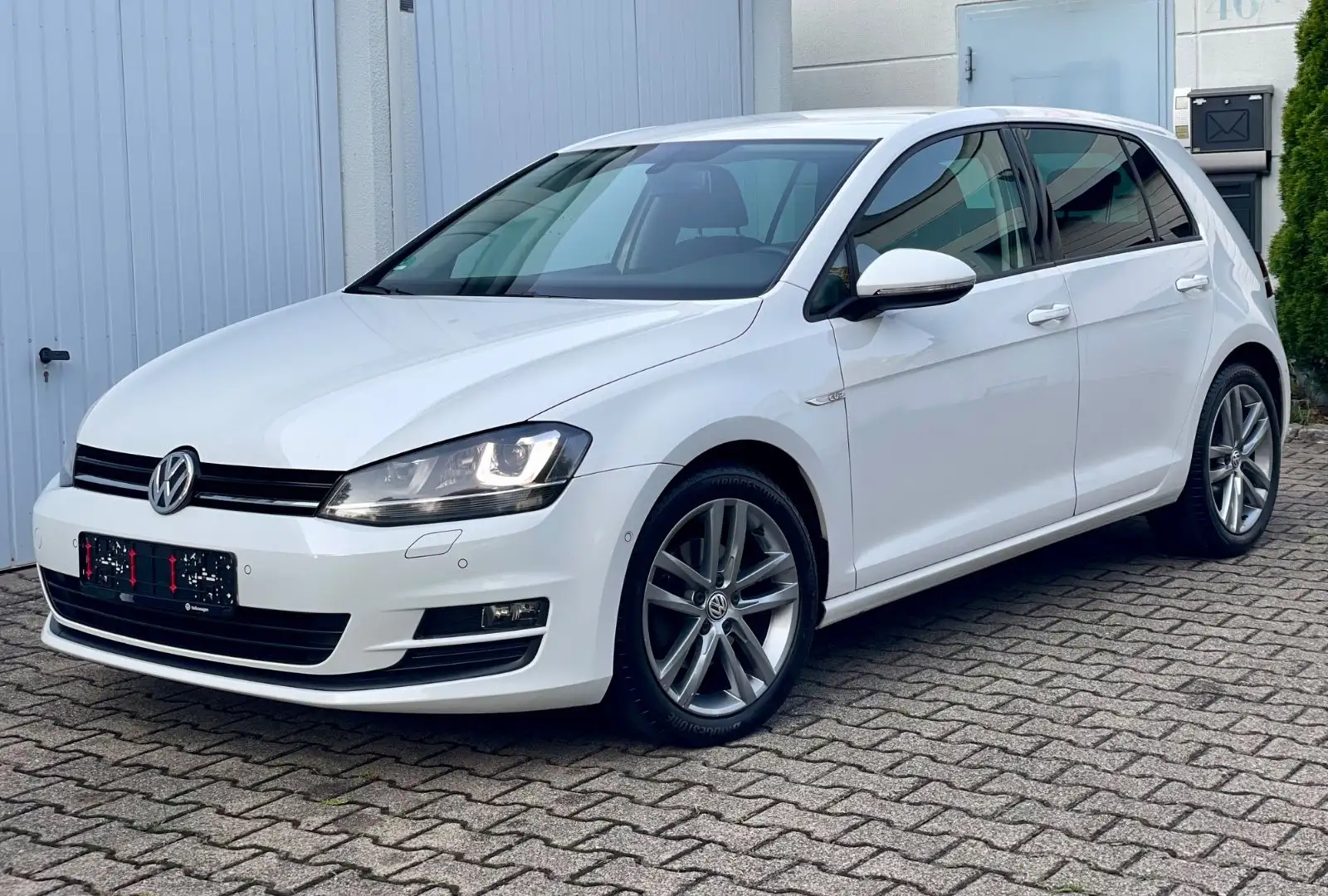 Volkswagen Golf VII Lim. Cup 2.0TDI |DSG|Bi-Xenon|LED|PDC| Wit - 1