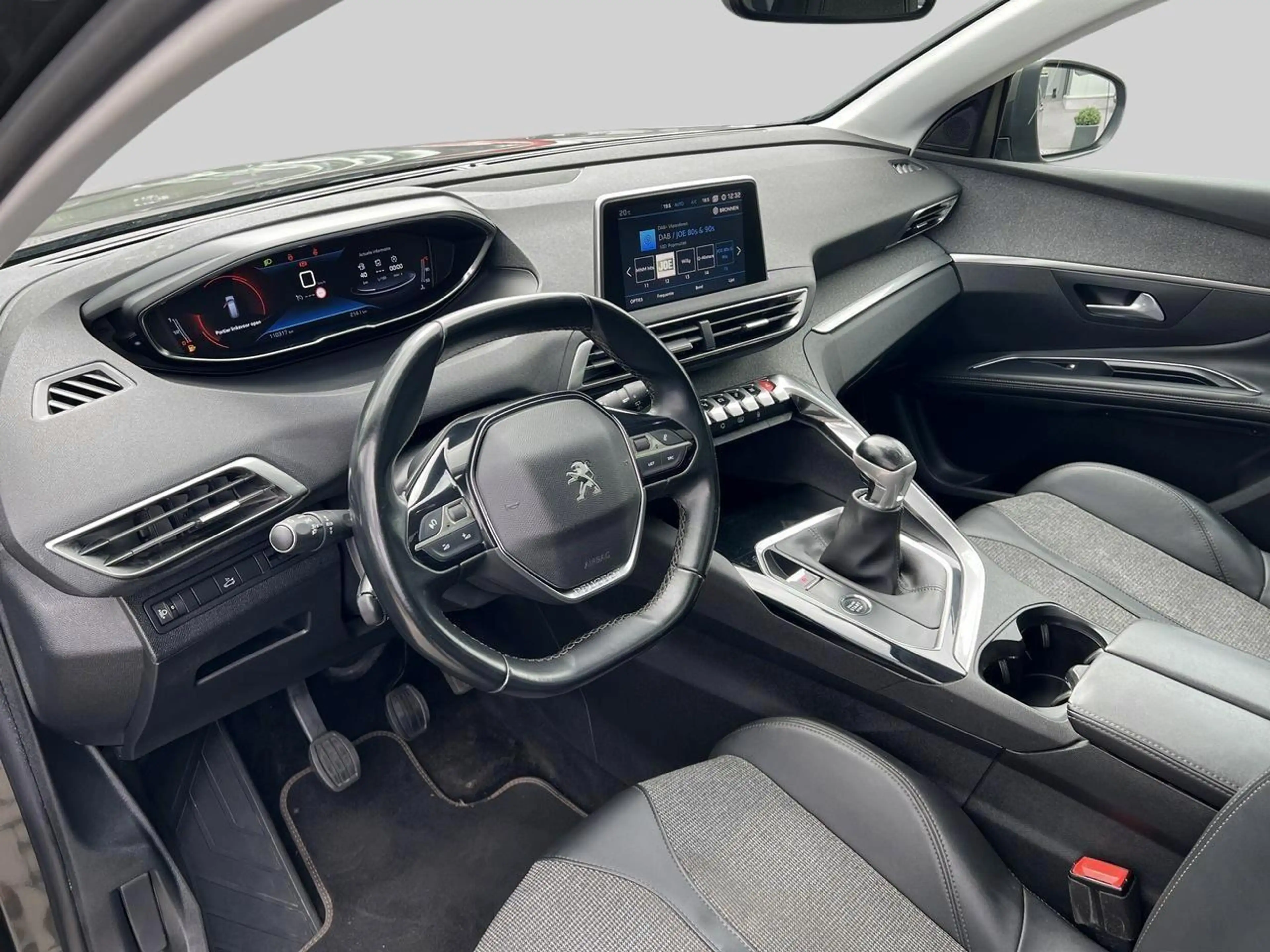 Peugeot 5008 1.2 PureTech 96kW S&S Allure Pack — photo 9