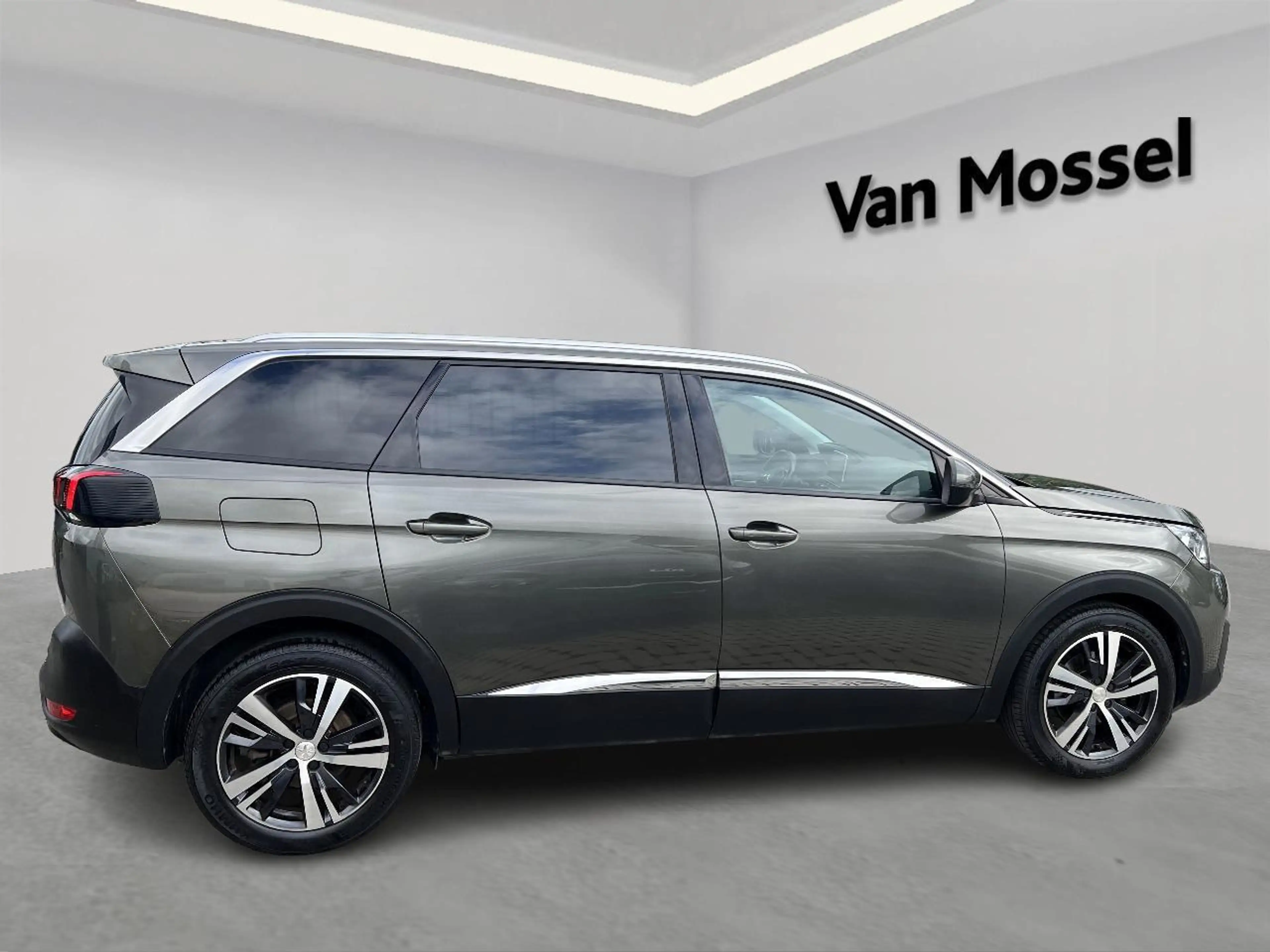 Peugeot 5008 1.2 PureTech 96kW S&S Allure Pack — photo 5