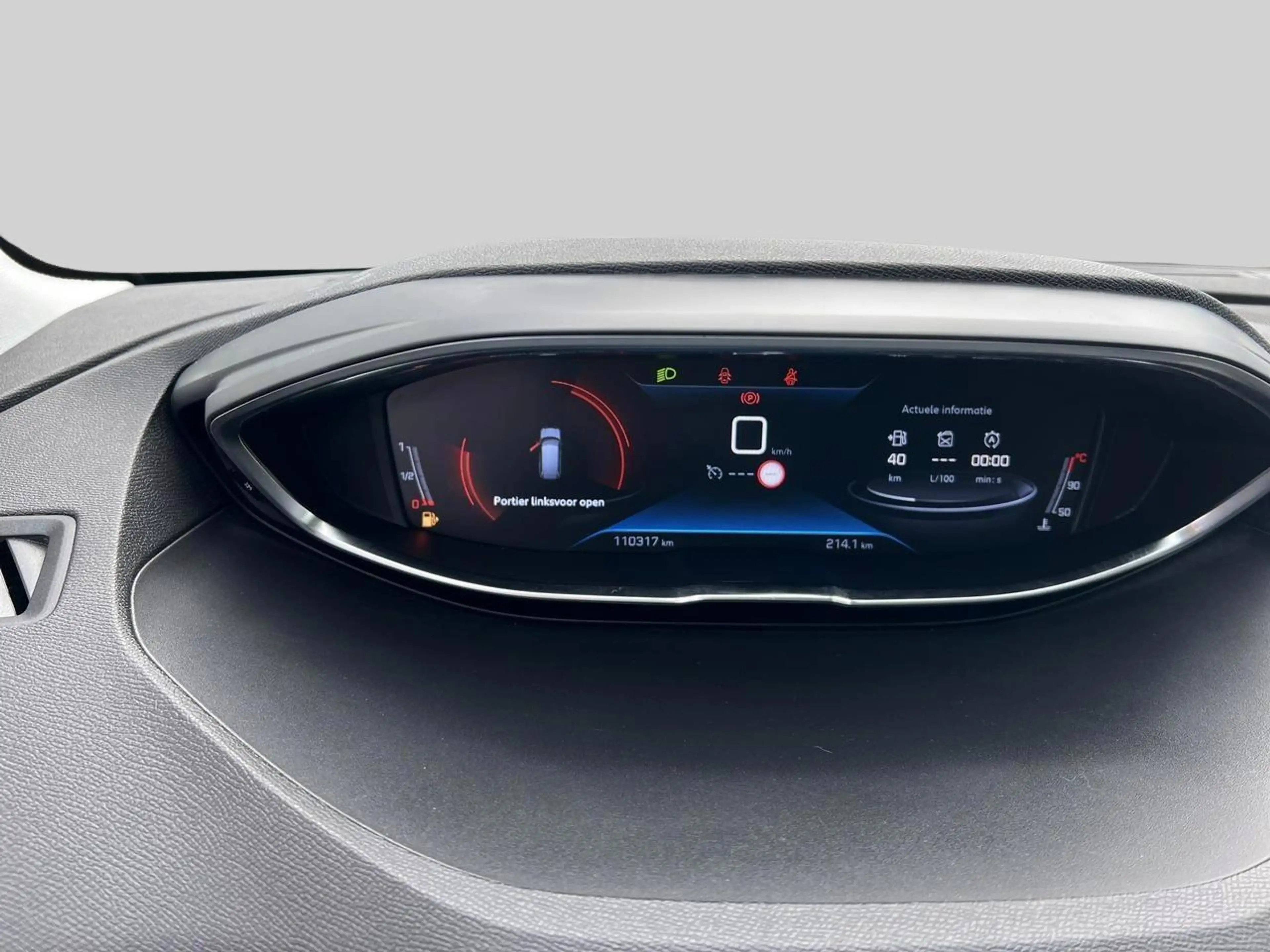 Peugeot 5008 1.2 PureTech 96kW S&S Allure Pack — photo 10