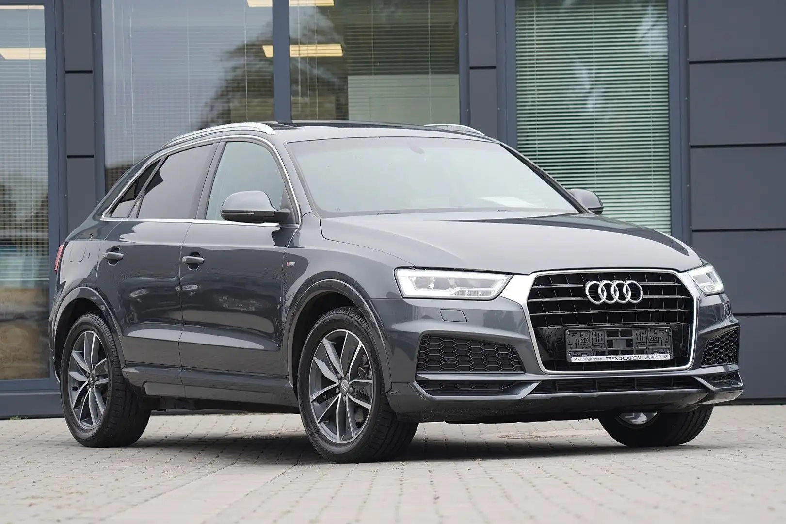 Audi Q3 S line Sport / Plus *MIT 2 JAHREN GARANTIE* Grau - 1