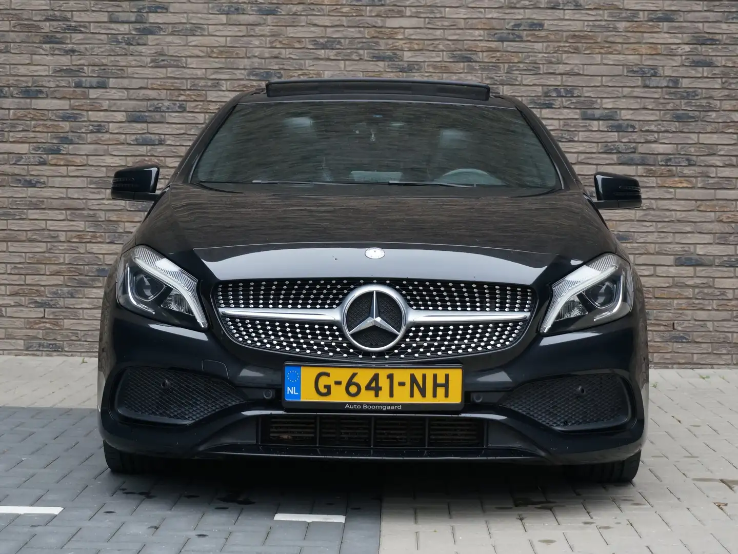 Mercedes-Benz A 180 AMG | Panorama Camera LED PDC Cruise | Facelift! Zwart - 2