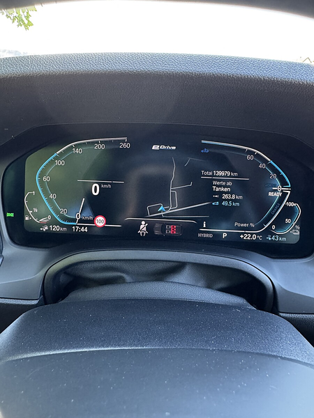 BMW 330 e PHEV xDrive Touring Aut. — photo 13