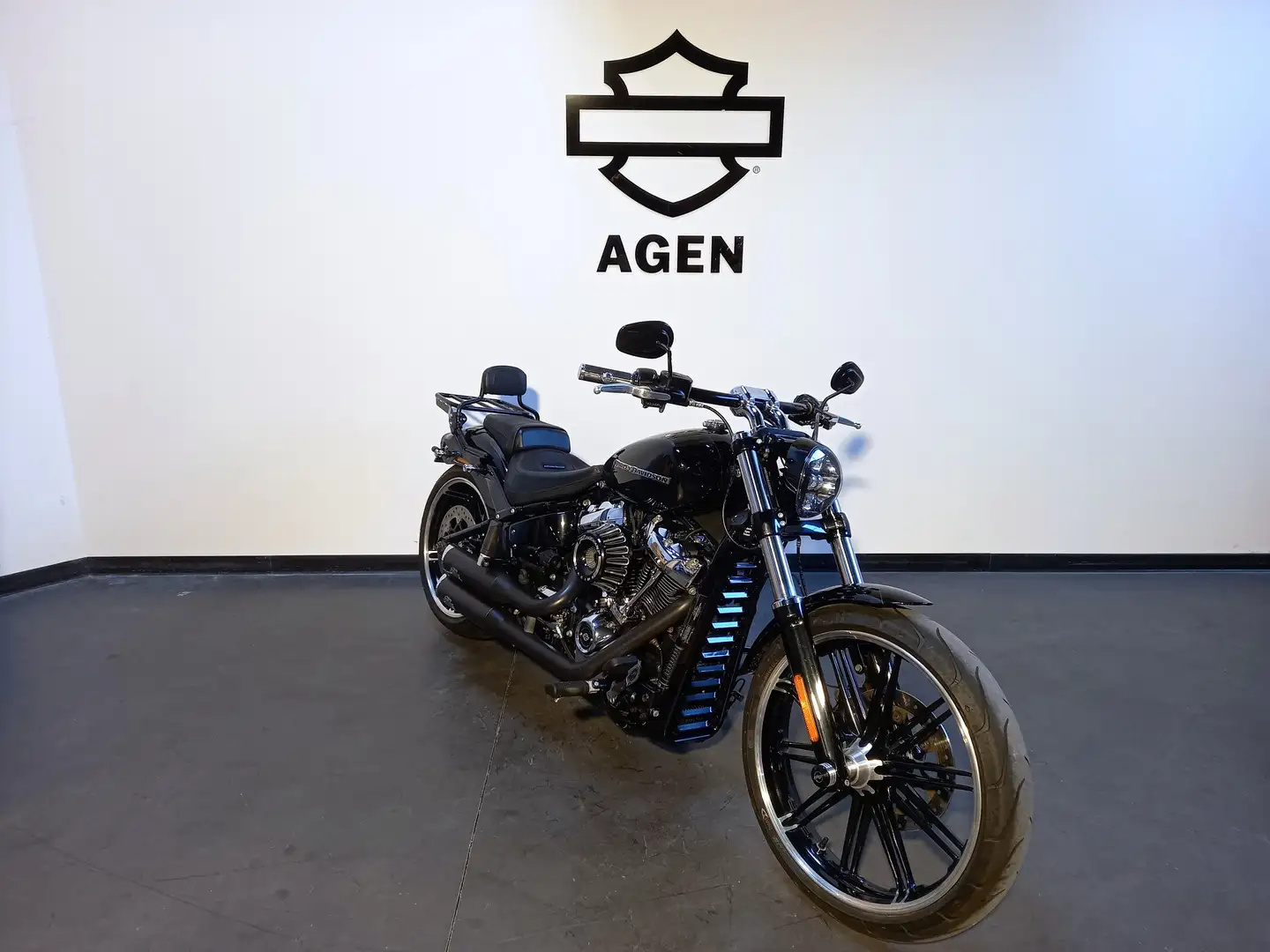 Harley-Davidson Breakout Negro - 2