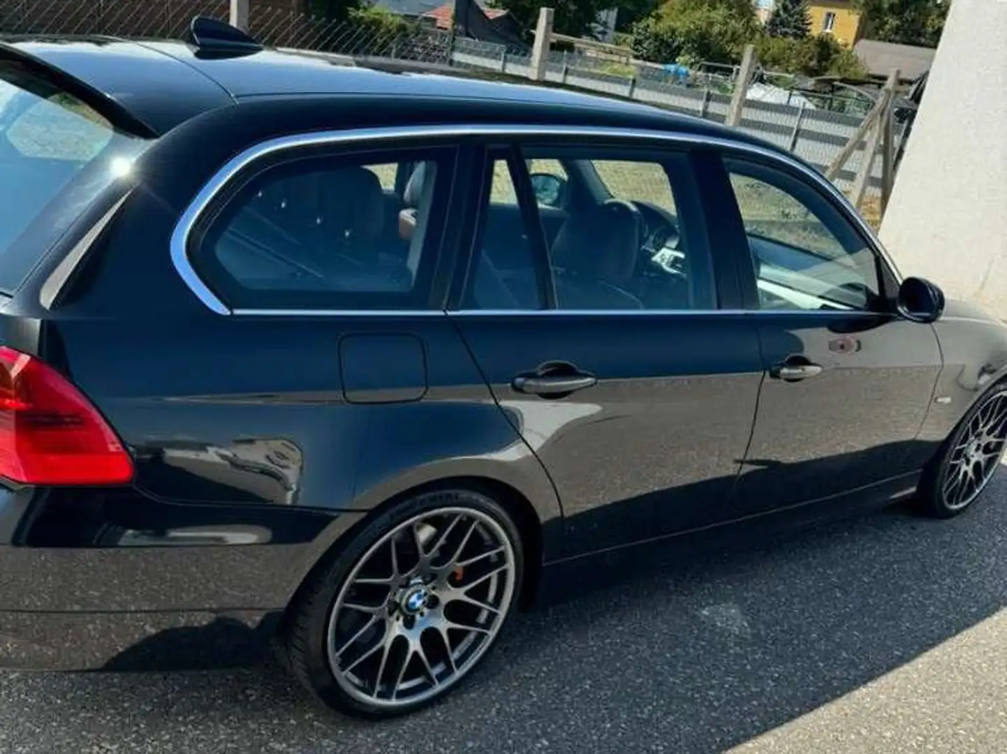 BMW 330 330d Touring Aut. Чорний - 2