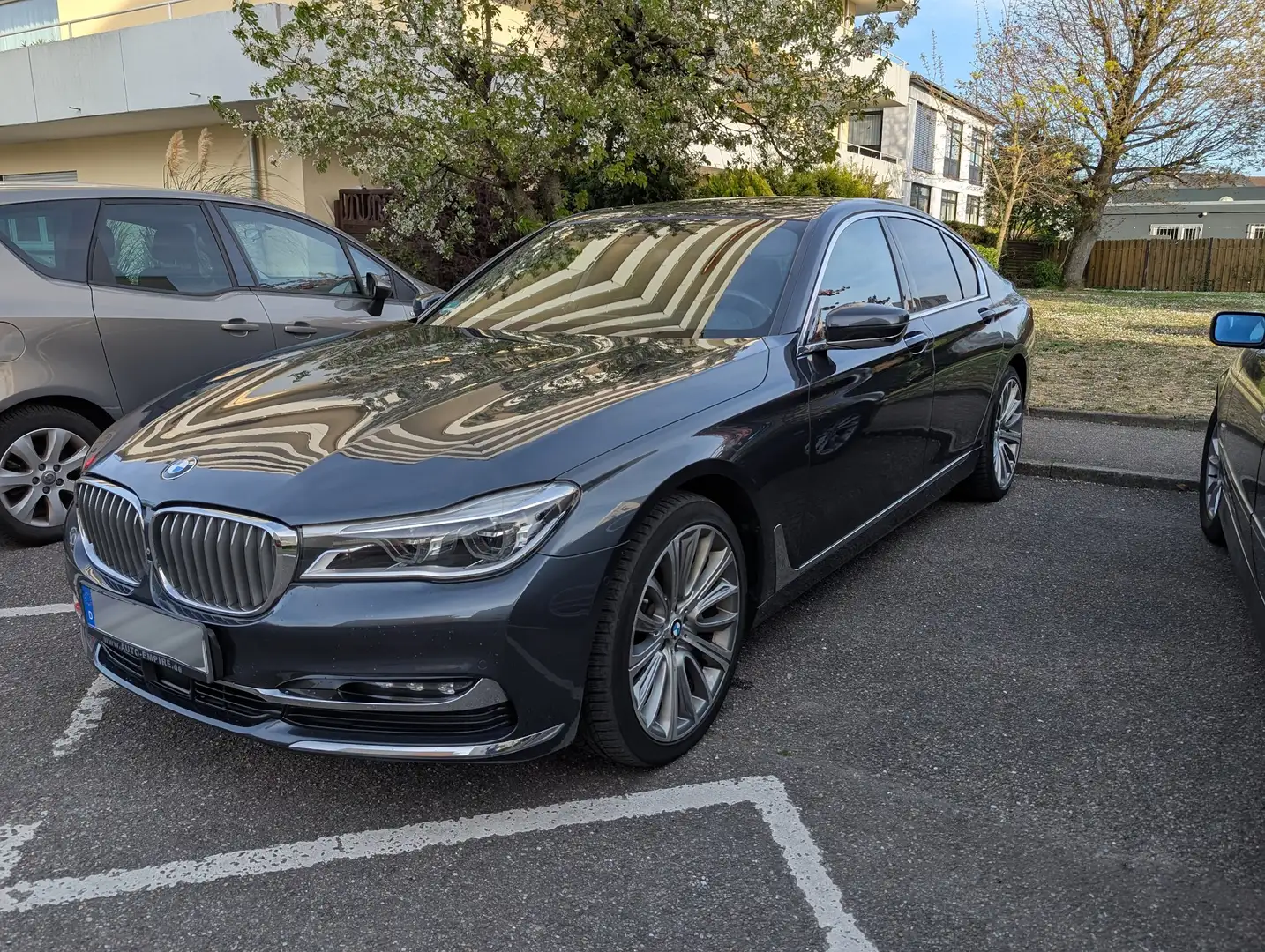 BMW 730 d xDrive ENTERTAINM./HAR-KAR/TV/DAB/D-Assist+ Grau - 1