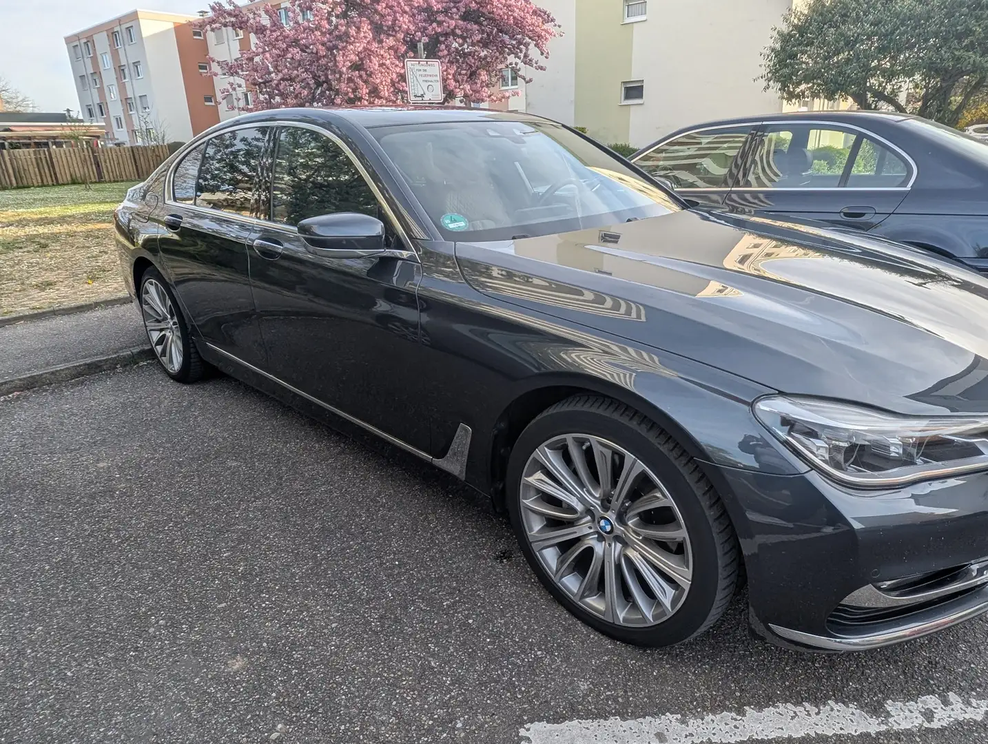 BMW 730 d xDrive ENTERTAINM./HAR-KAR/TV/DAB/D-Assist+ Grau - 2