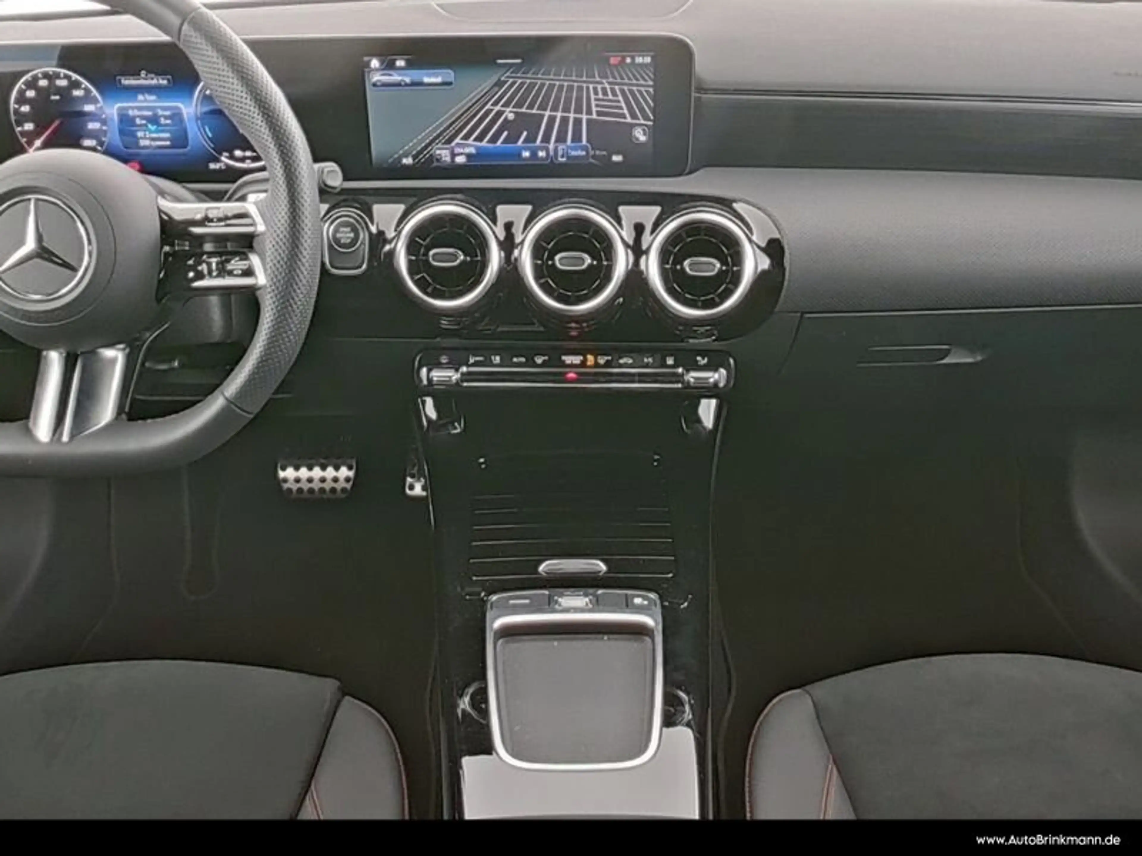 Mercedes-Benz A 250 A 250 e AMG-LINE/DISTRONIC/LED/KAMERA/SPURH/TOTW — photo 5