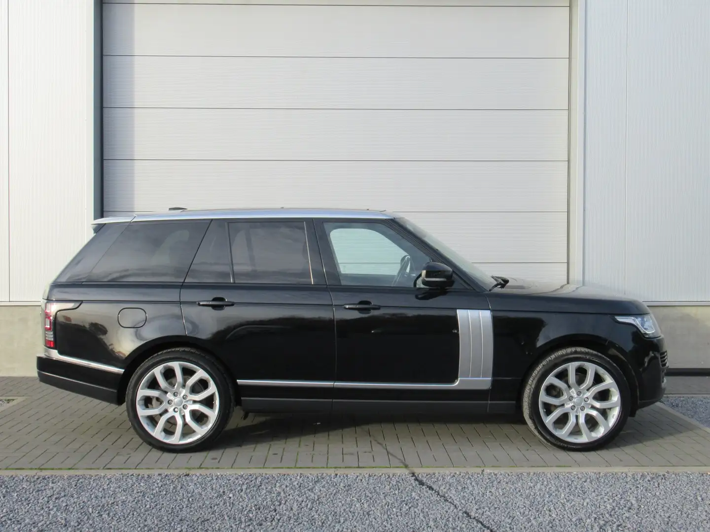Land Rover Range Rover TDV6 Vogue € 17.350 netto / Pano / FULL OPTION Zwart - 2