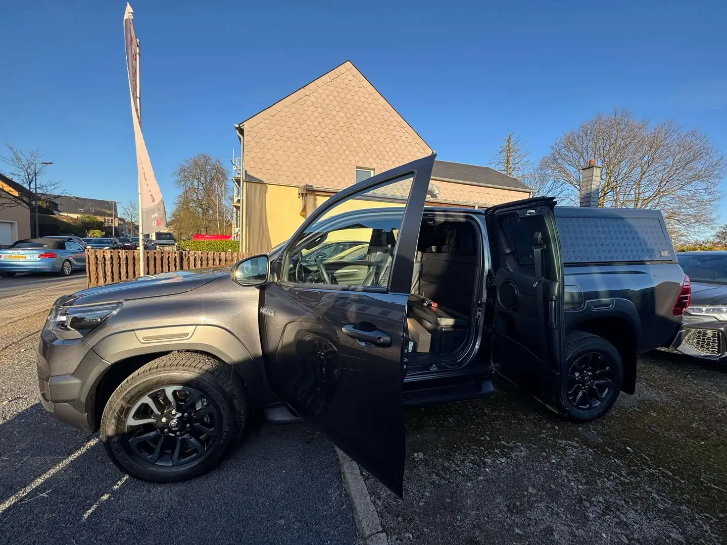 Toyota Hilux EXTRA CABINE INVINCIBLE Gris - 2