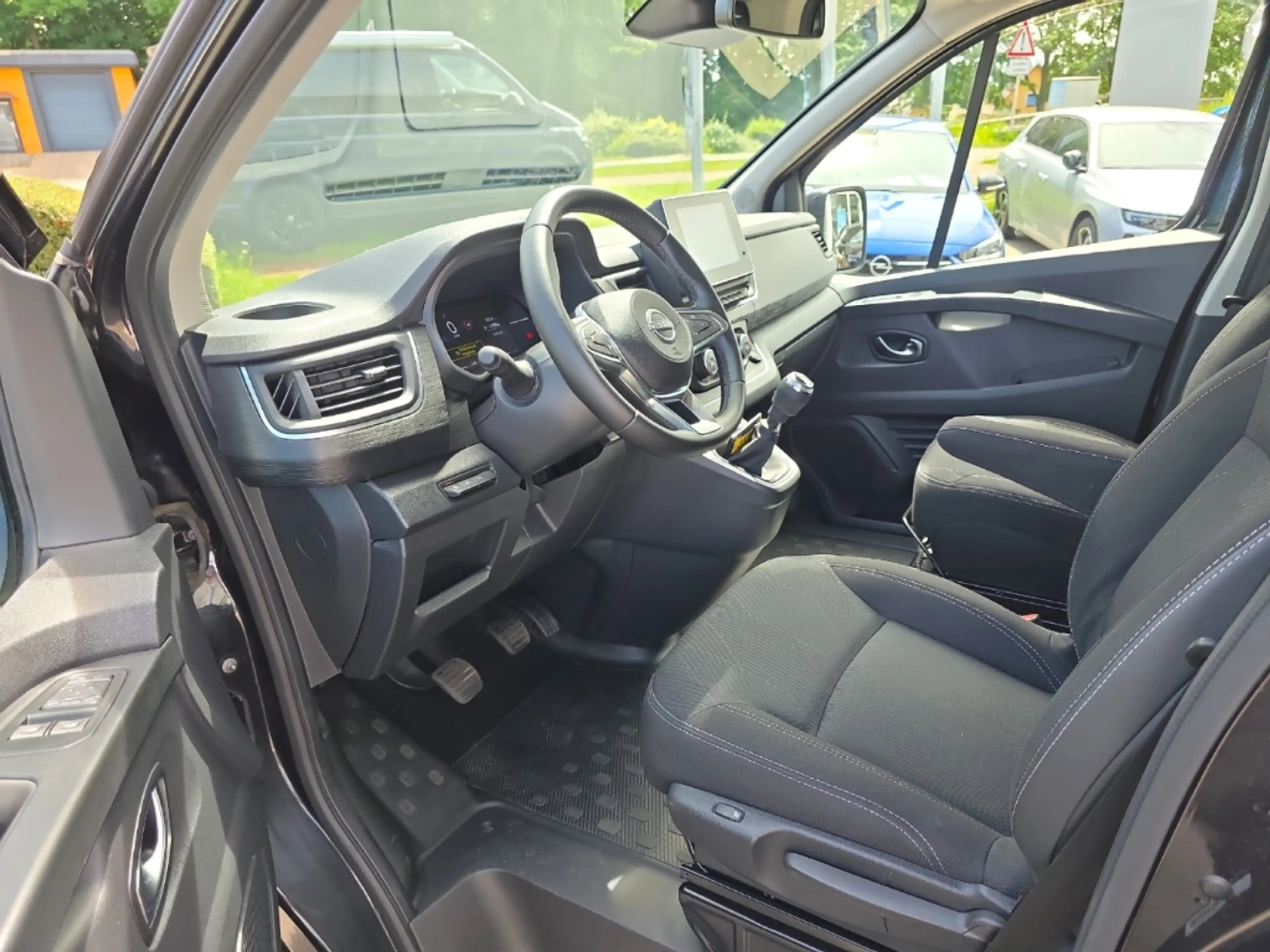Nissan Primastar Kombi L2H1 3,0t Tekna Navi 360 Kamera LED ACC Appl — photo 7
