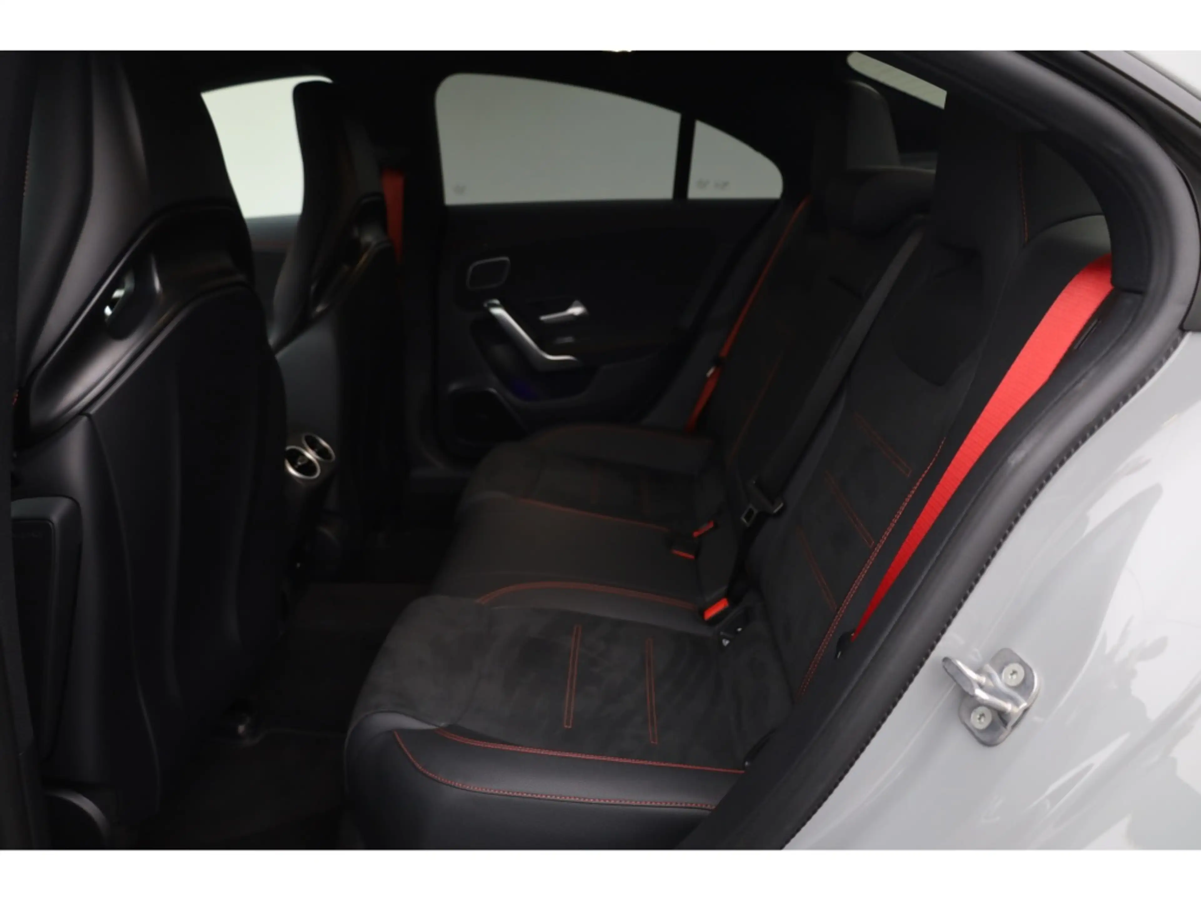 Mercedes-Benz CLA 35 AMG 4M Prem+ MY26 PerfSitz RIDE Burm Pano — photo 13