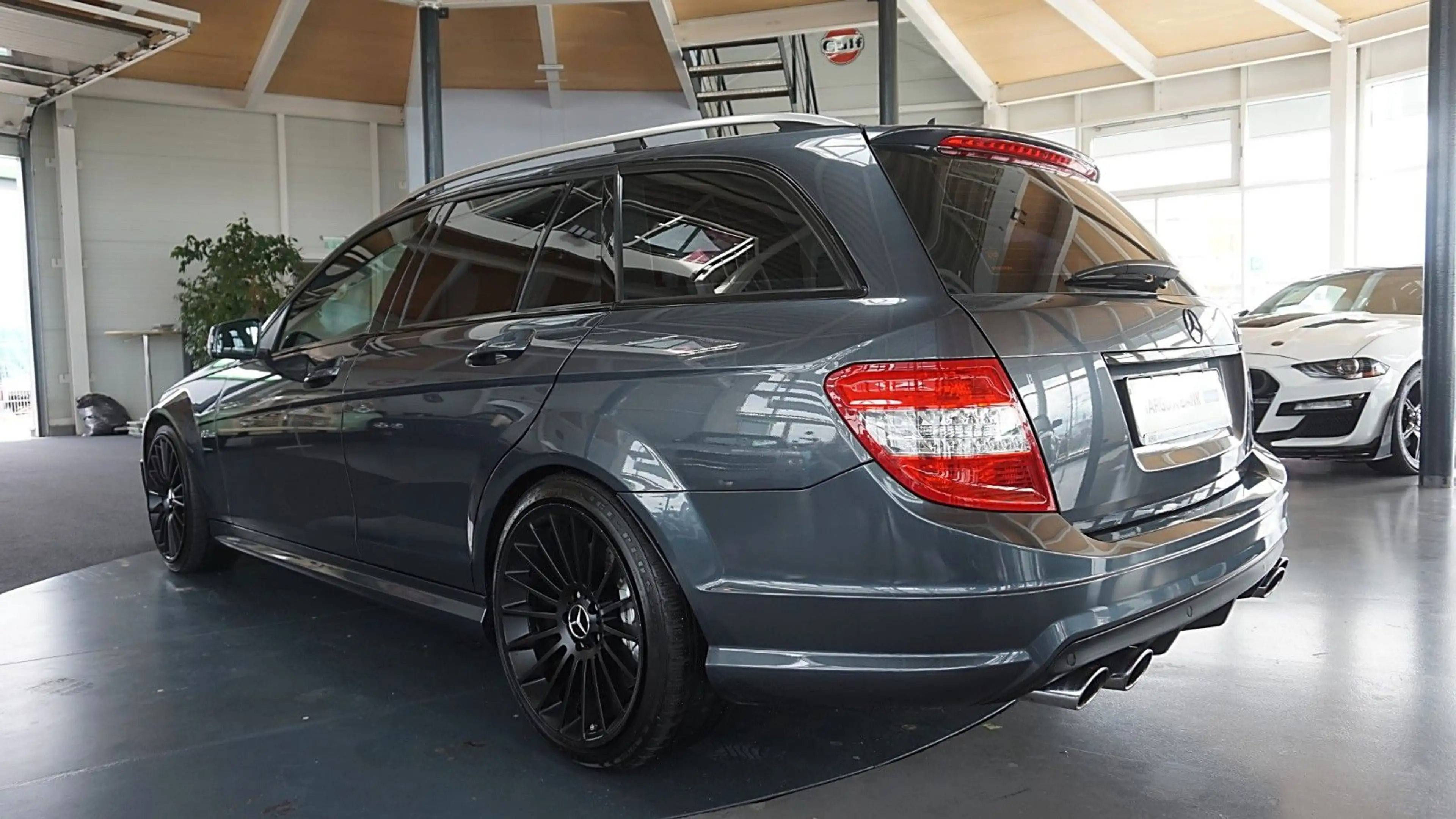 Mercedes-Benz C 63 AMG T  Xenon*Navi*Leder*Alu19*DeutschesAuto — photo 6