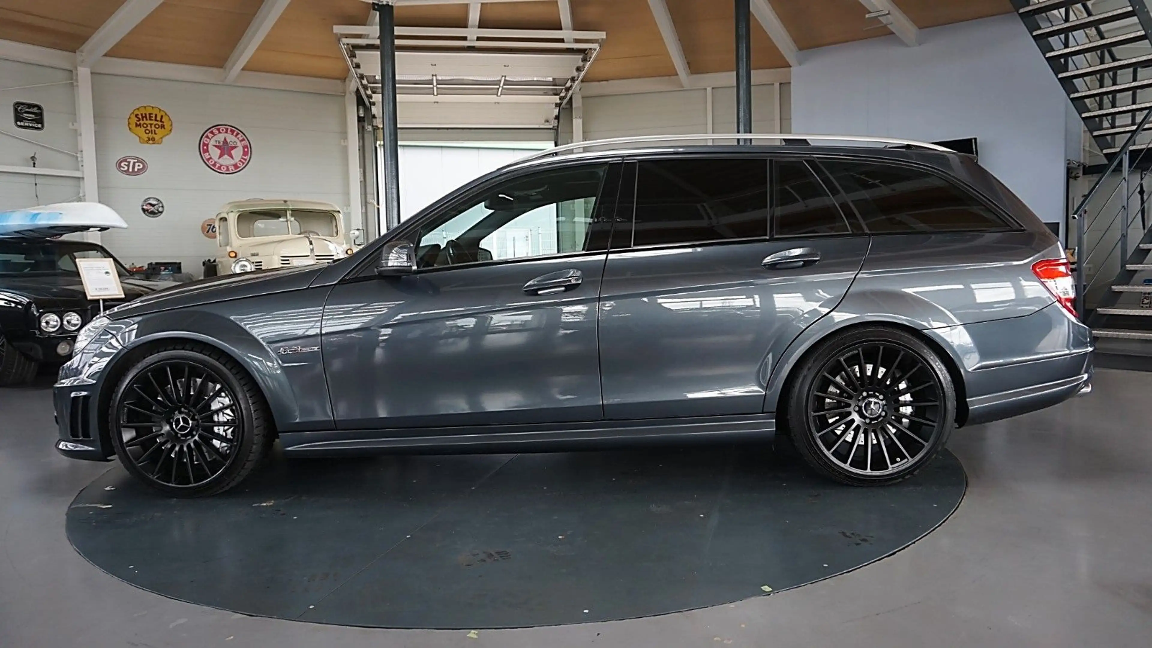 Mercedes-Benz C 63 AMG T  Xenon*Navi*Leder*Alu19*DeutschesAuto — photo 3