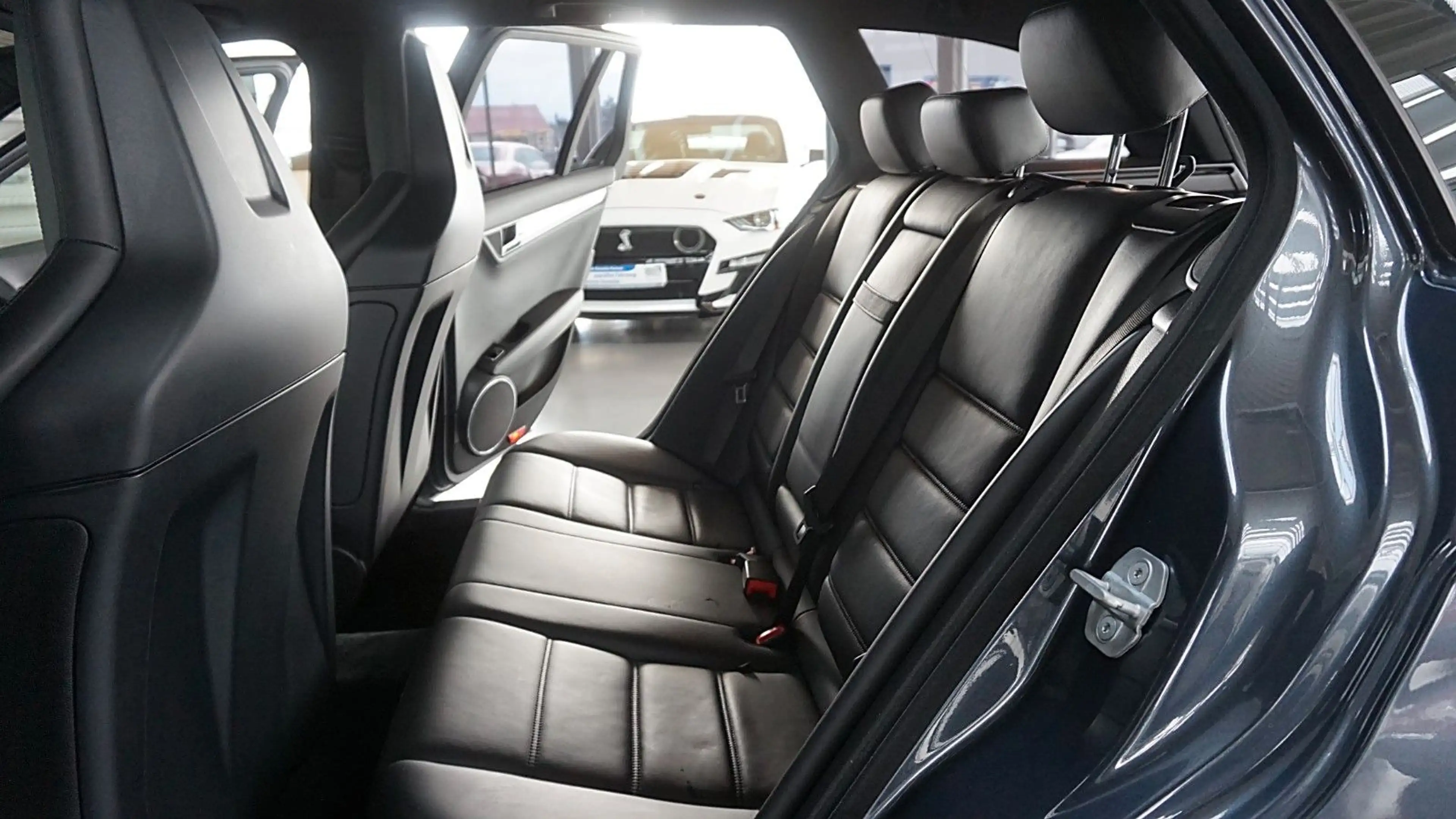 Mercedes-Benz C 63 AMG T  Xenon*Navi*Leder*Alu19*DeutschesAuto — photo 11