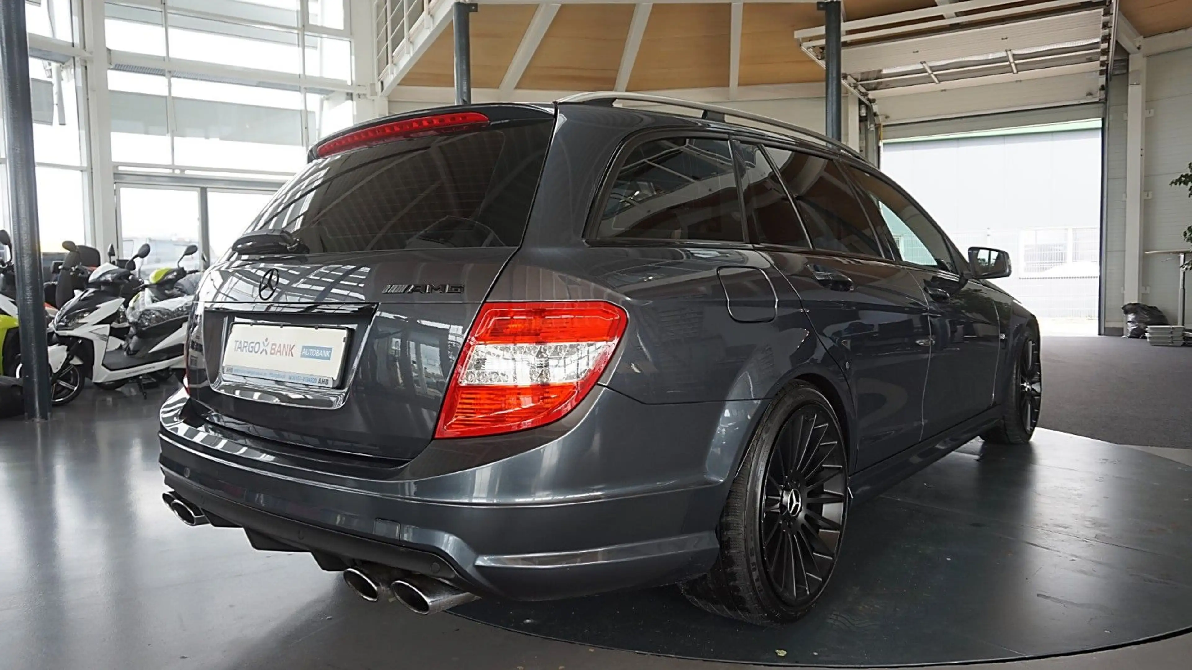 Mercedes-Benz C 63 AMG T  Xenon*Navi*Leder*Alu19*DeutschesAuto — photo 5