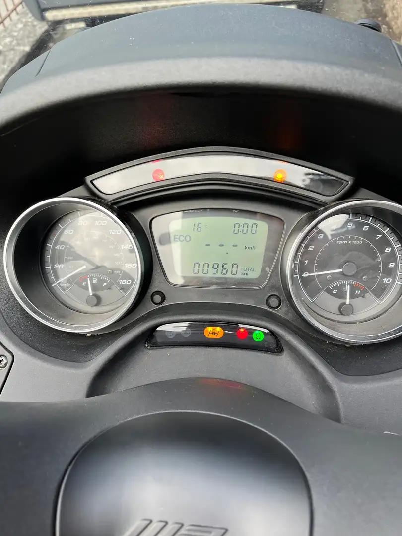 Piaggio MP3 500 HPESPORT CON RETROMARCIA Černá - 1