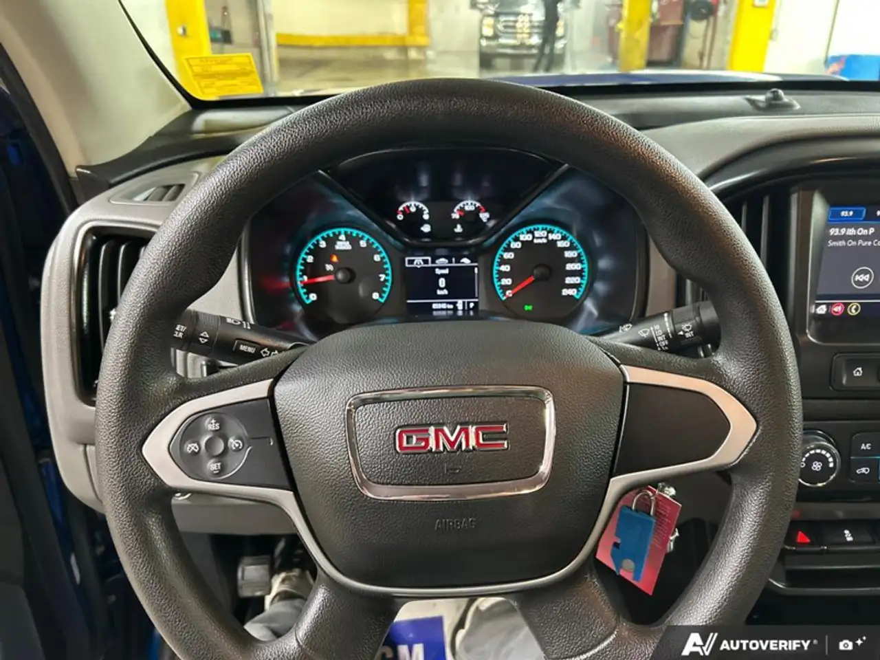 GMC Canyon photo GMC Canyon