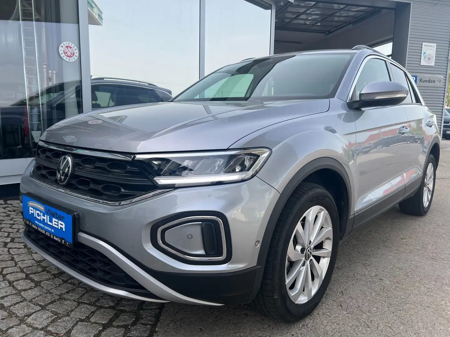 Volkswagen T-Roc Life TSI Grau - 1