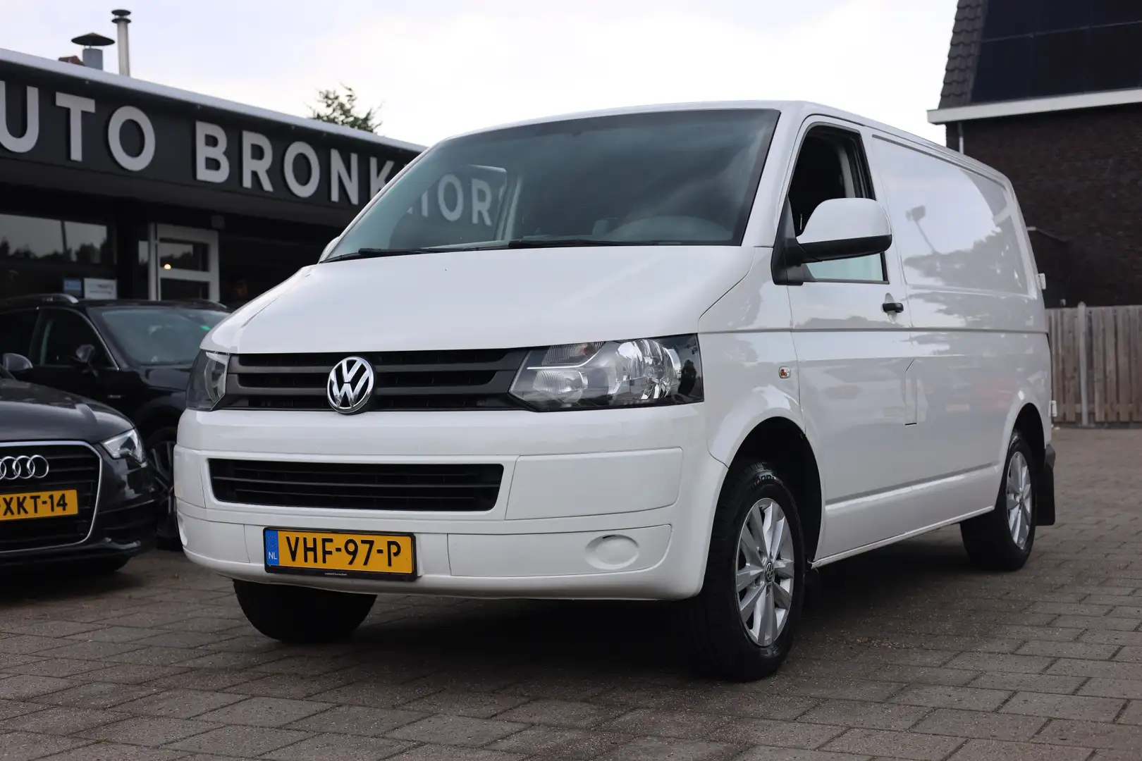 Volkswagen T5 Transporter 2.0 TDI L1H1 AIRCO | NAVI | TREKHAAK | *ZEER NETJE Wit - 1