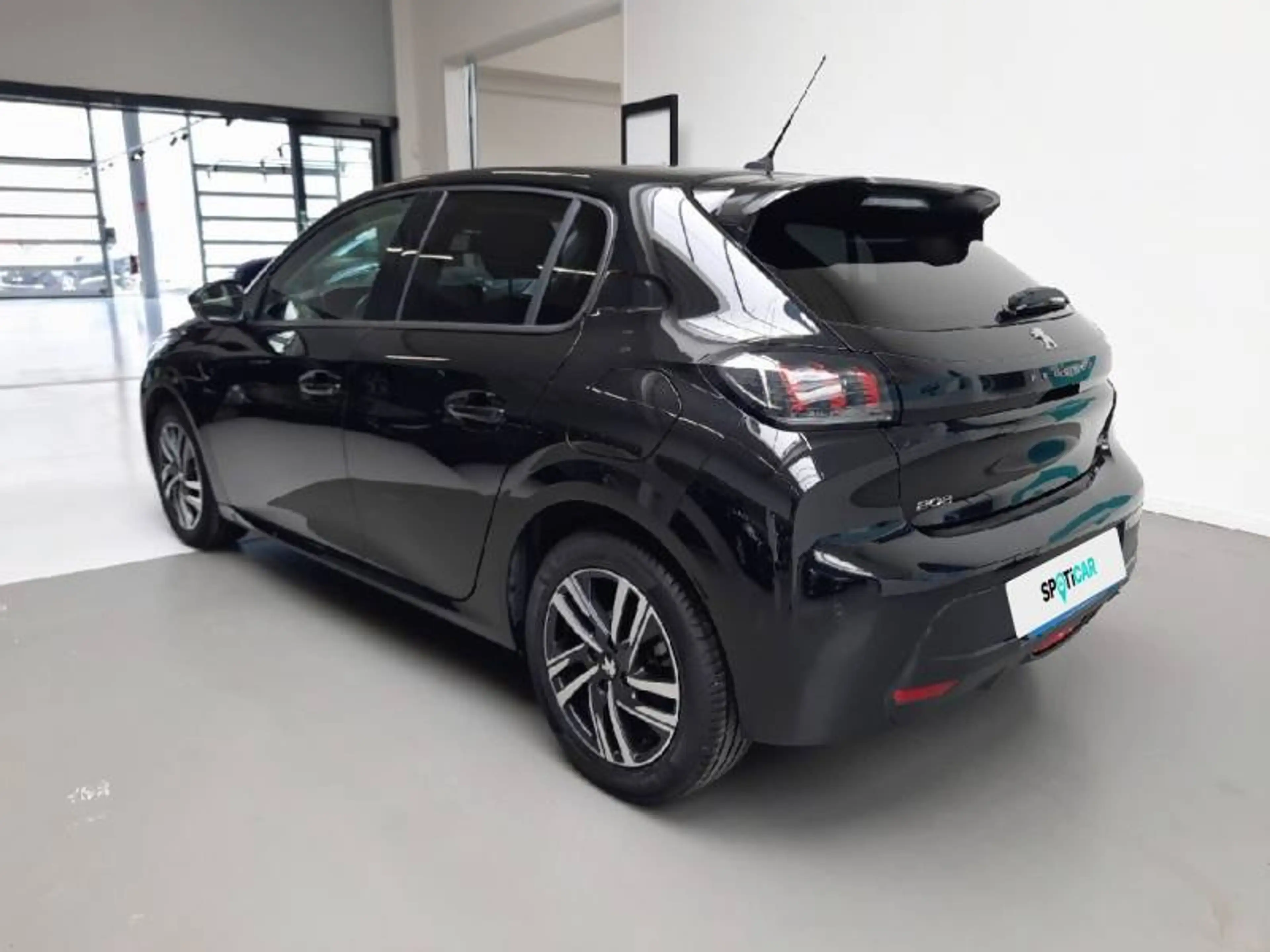 Peugeot 208 2 1.2 PureTech 100 EAT8 S&S Allure Pack — photo 7