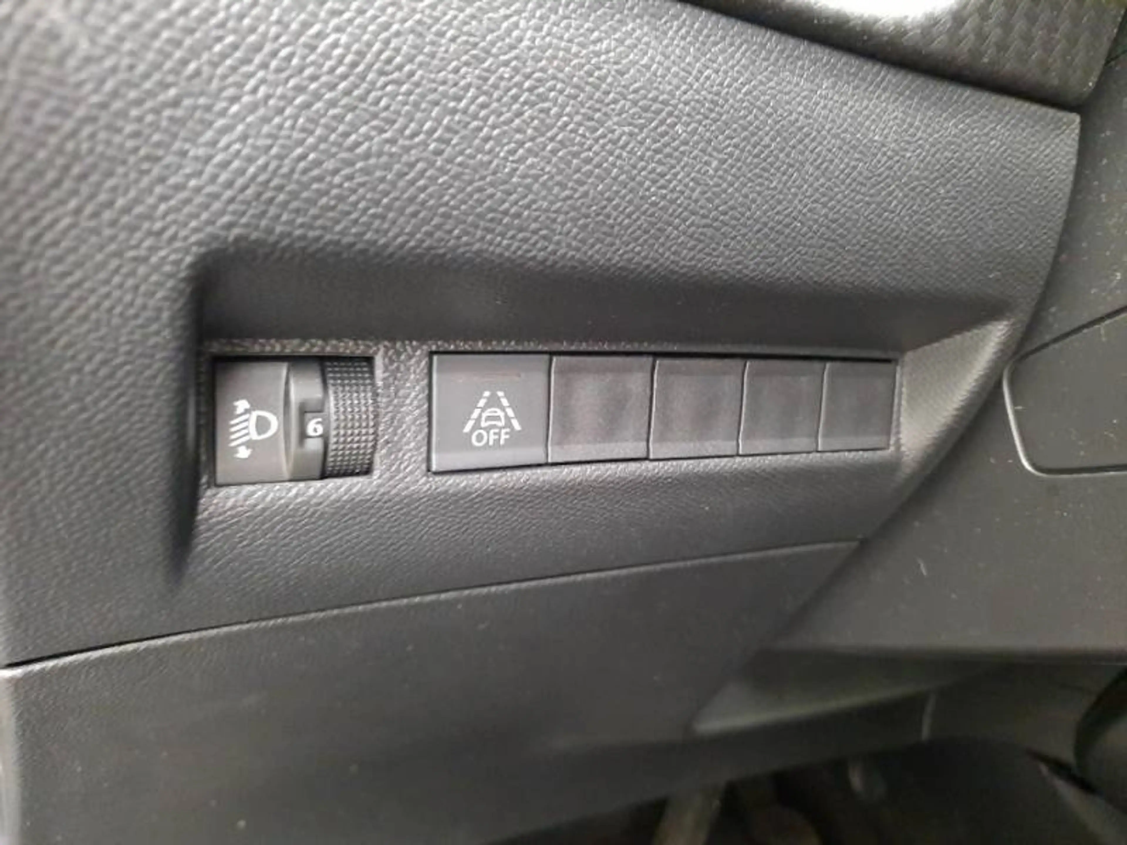 Peugeot 208 2 1.2 PureTech 100 EAT8 S&S Allure Pack — photo 13
