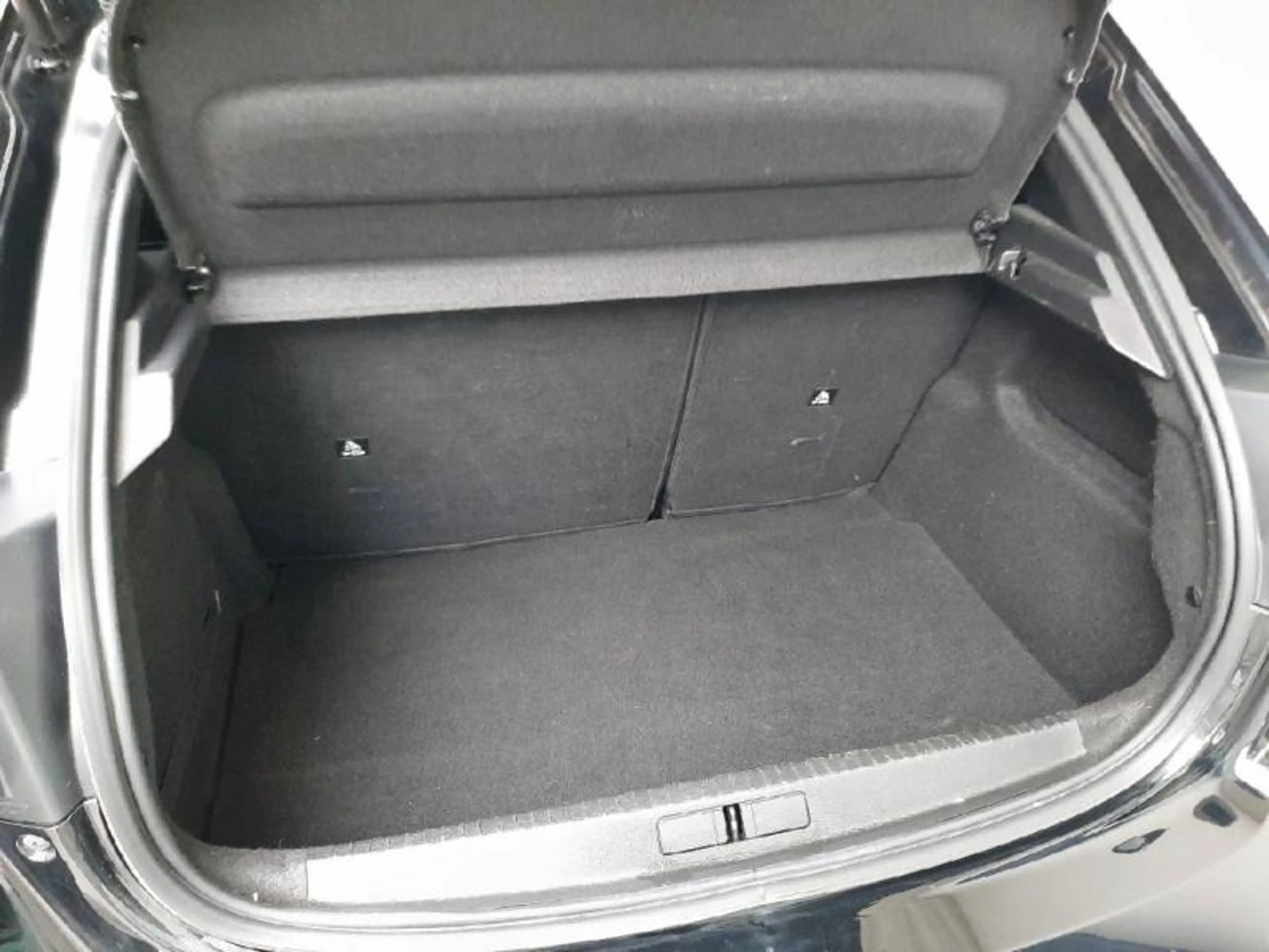Peugeot 208 2 1.2 PureTech 100 EAT8 S&S Allure Pack — photo 6