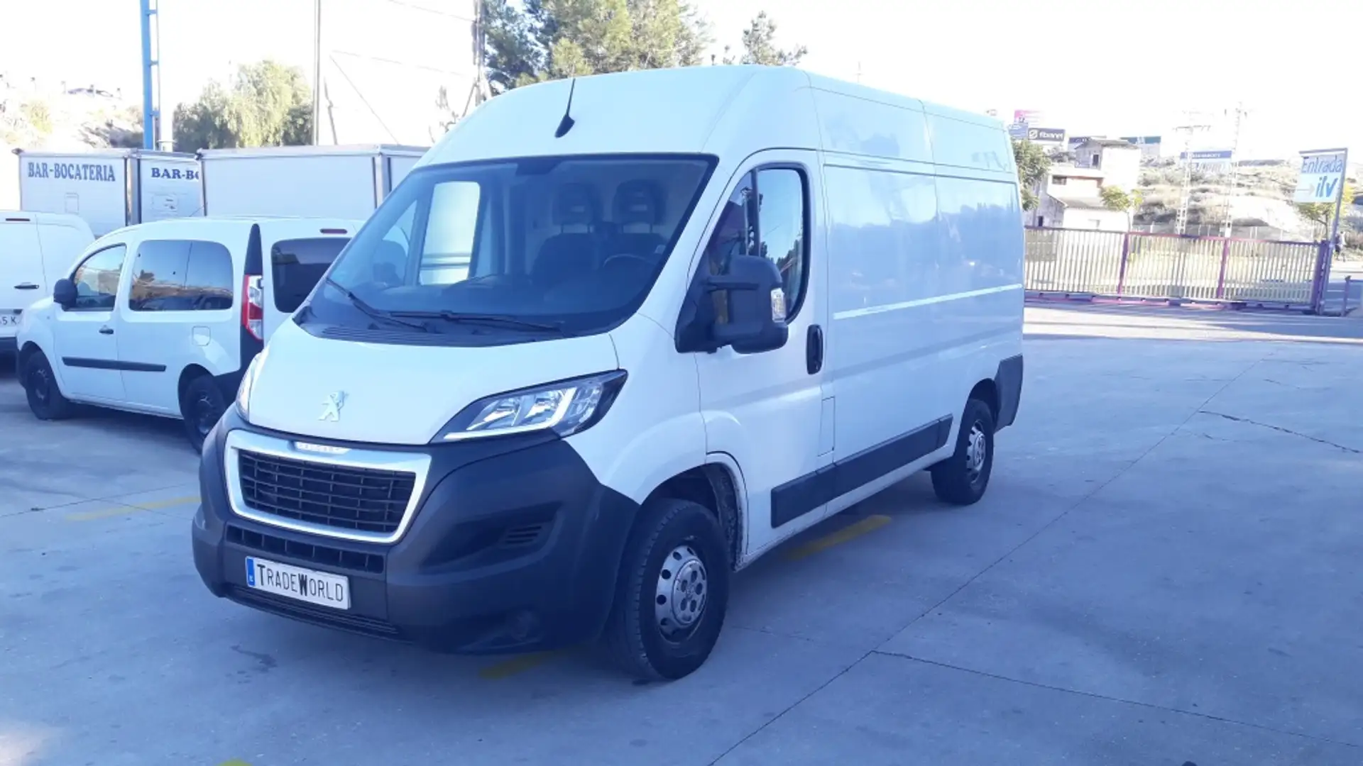 Peugeot Boxer Furgón 2.2BlueHDI 333 L2H2 S&S 120 Blanco - 2