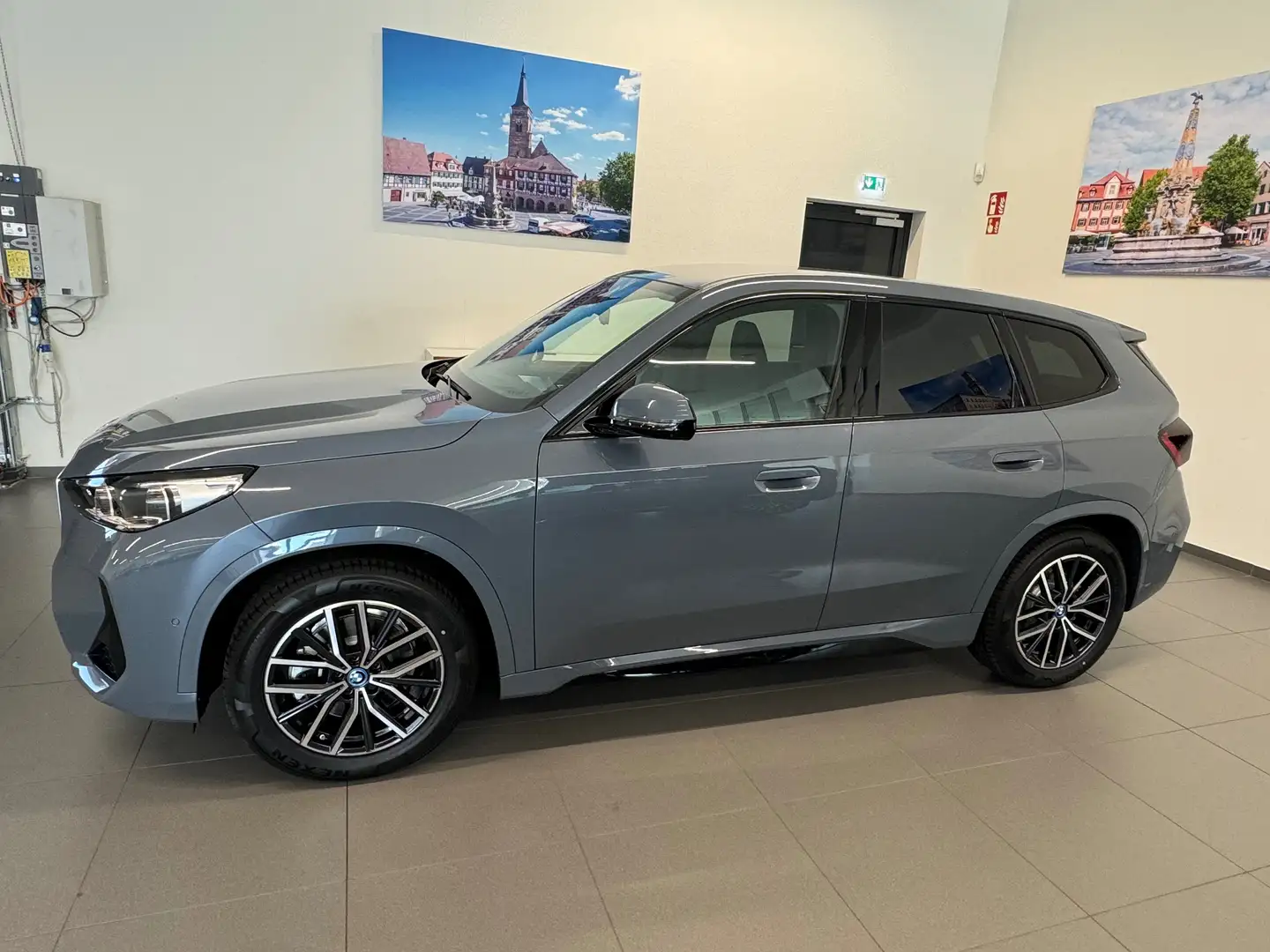BMW iX1 iX1 xDrive30 M Sportpaket Grau - 2
