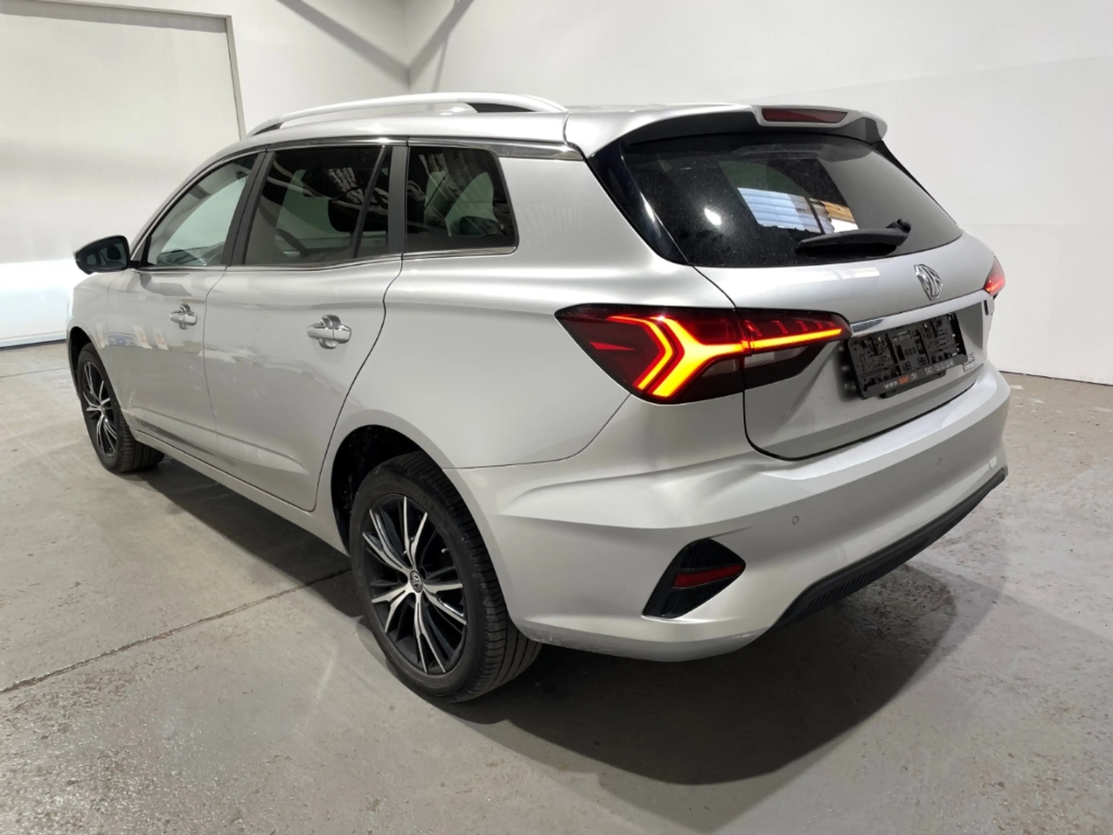 MG MG5 Luxury Leder Navi LED ACC 360°Kamera — photo 2
