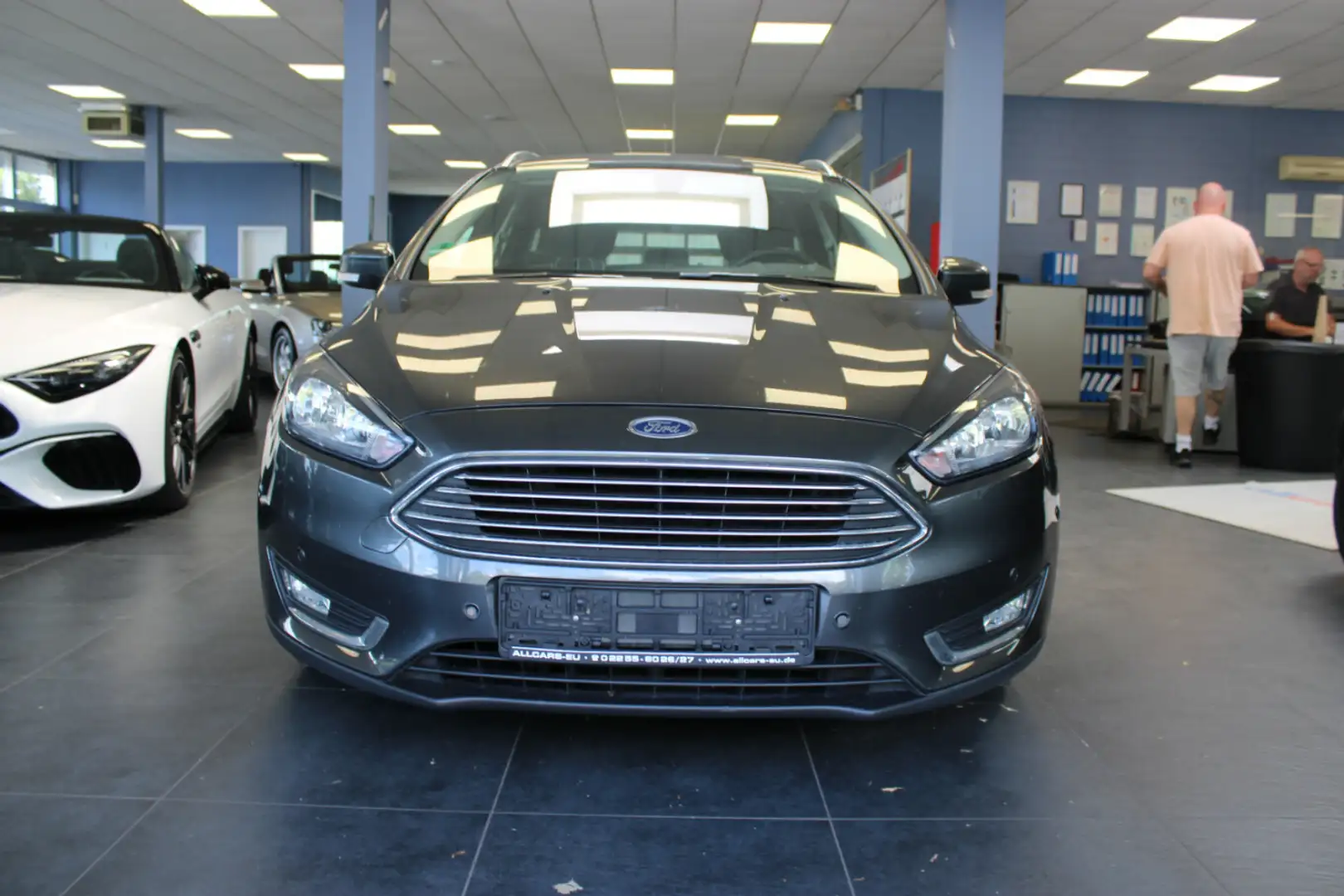 Ford Focus Turnier 1.0 EcoBoost Titanium Grau - 2