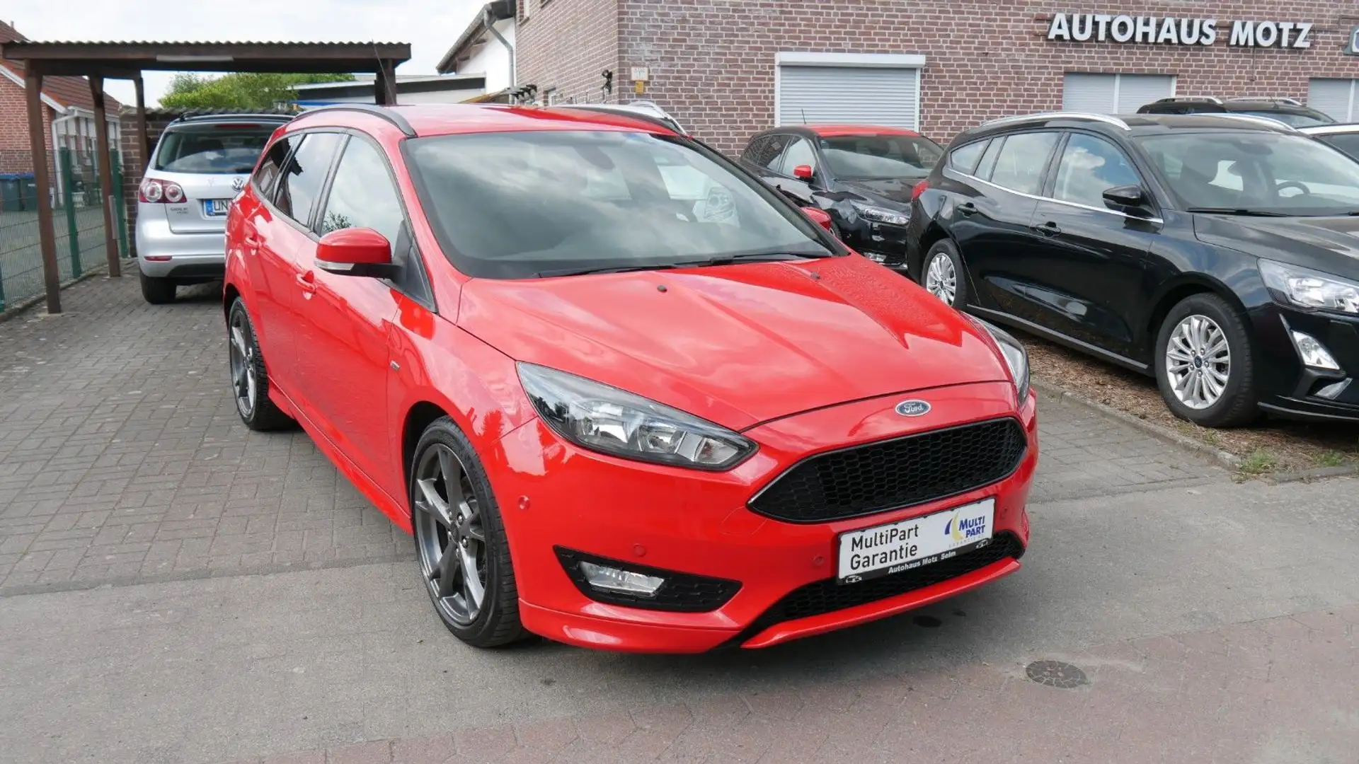 Ford Focus ST-Line Turnier Rood - 1