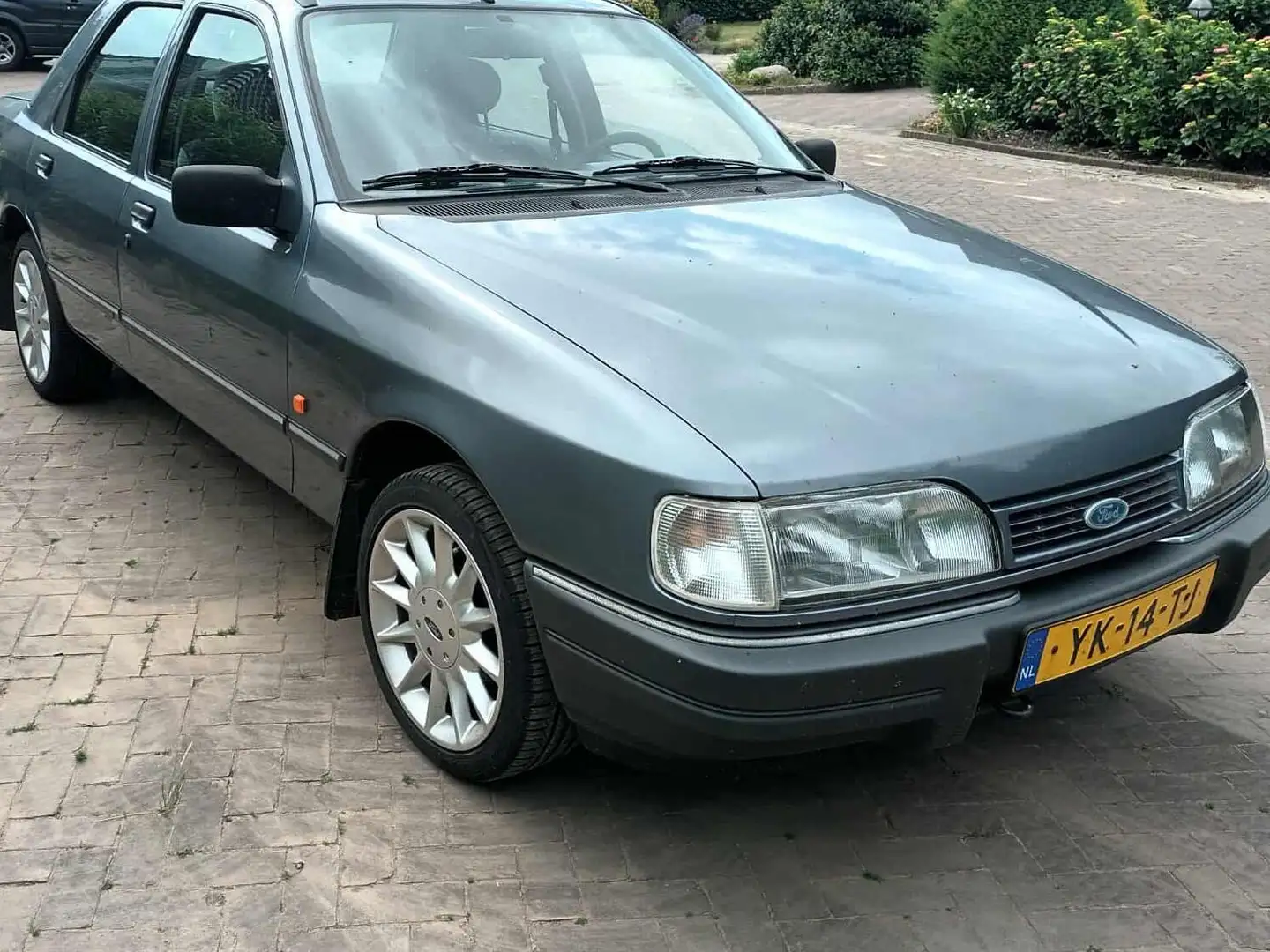 Ford Sierra Sierra 2.0i CL Blauw - 1