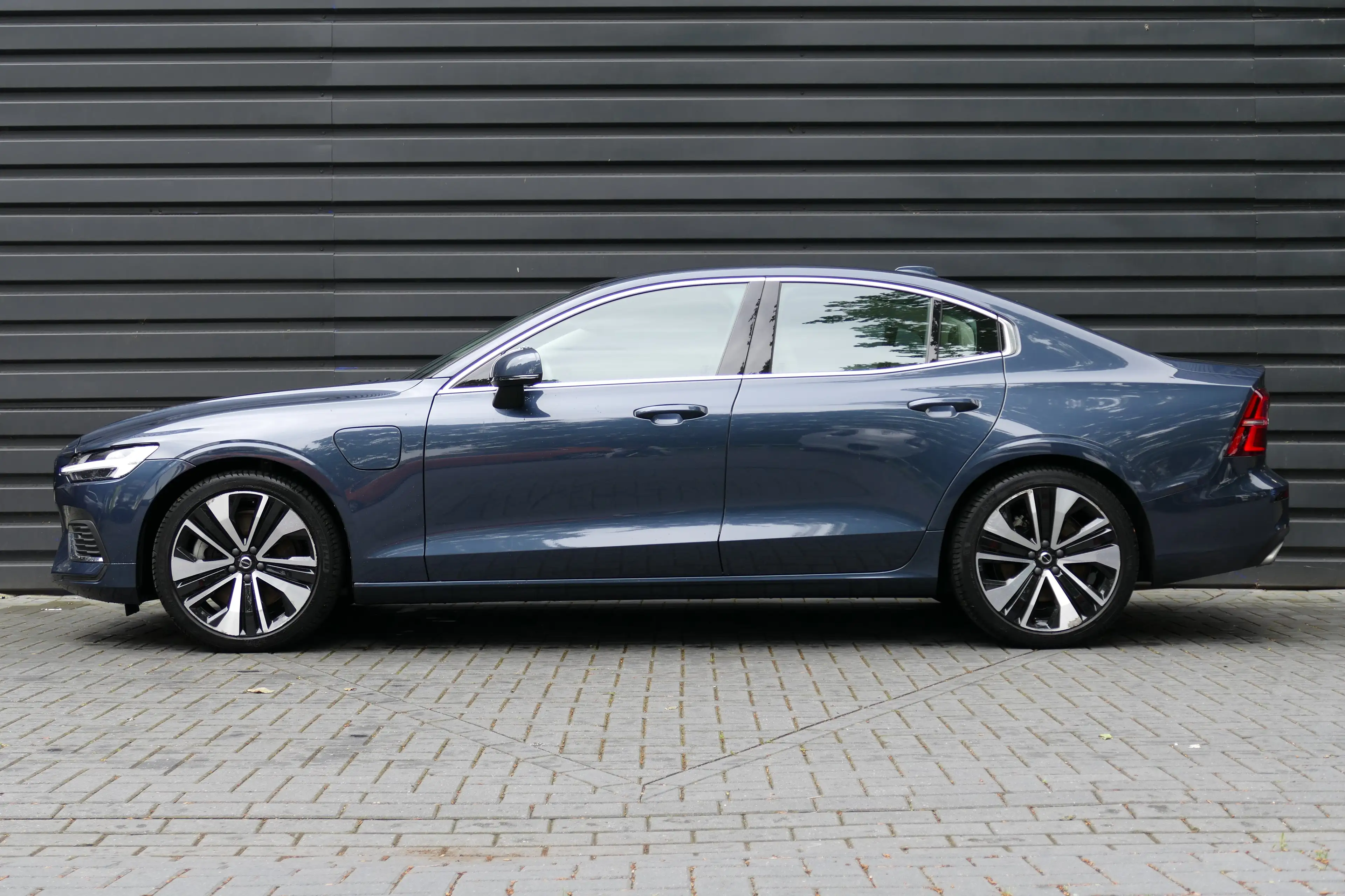 Volvo S60 2.0 RECHARGE T8 AWD INSCRIPTION AUTOMAAT / NAVI / — photo 2