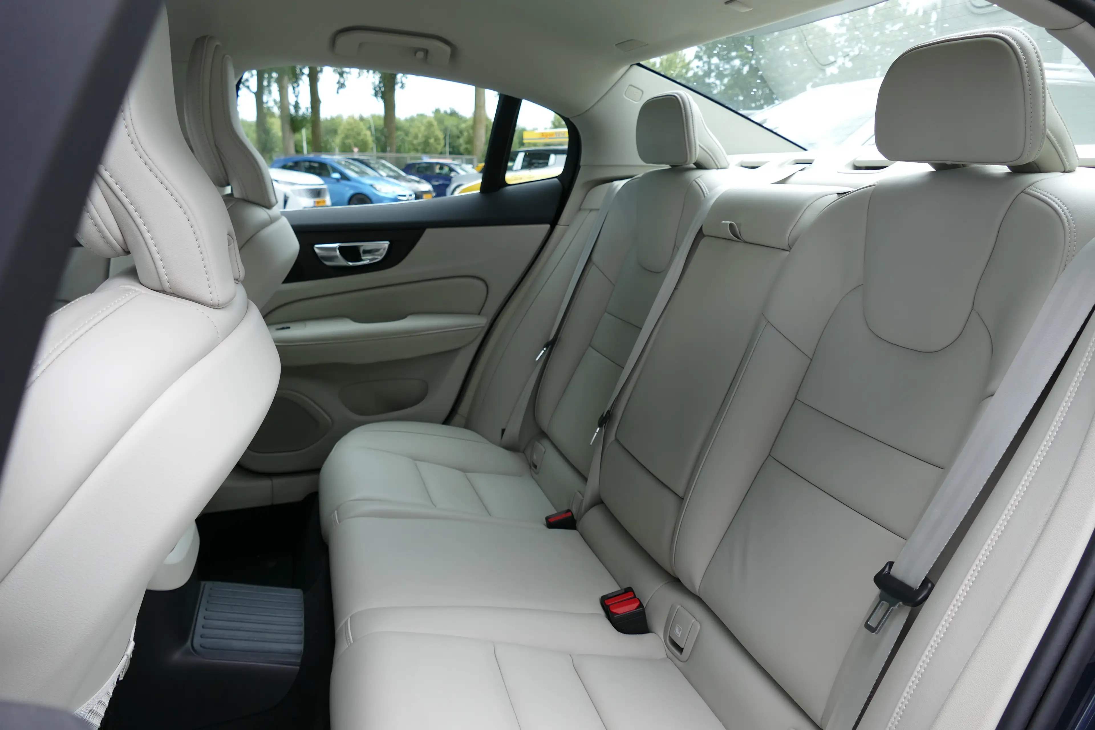 Volvo S60 2.0 RECHARGE T8 AWD INSCRIPTION AUTOMAAT / NAVI / — photo 14