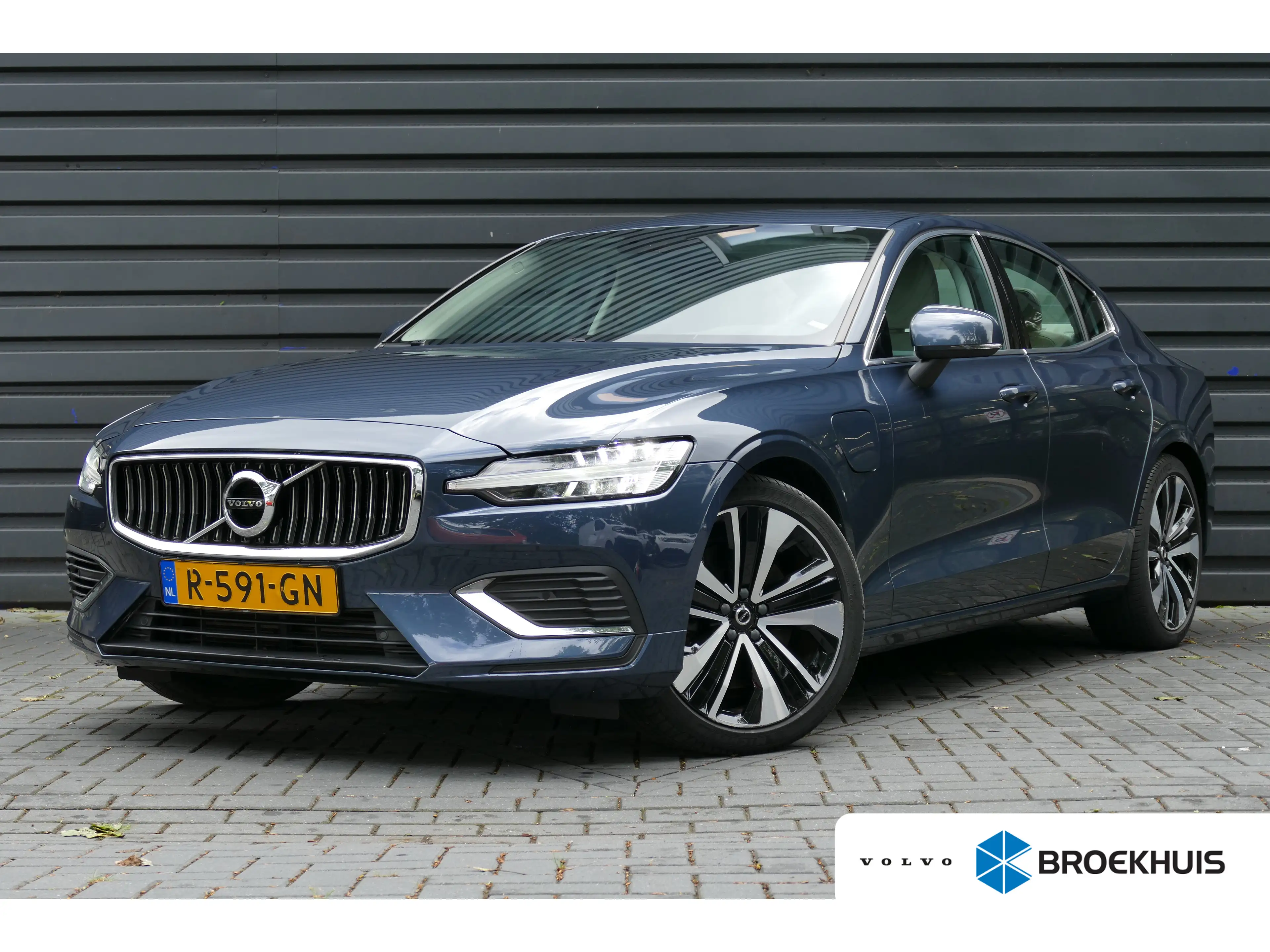 Volvo S60 2.0 RECHARGE T8 AWD INSCRIPTION AUTOMAAT / NAVI /